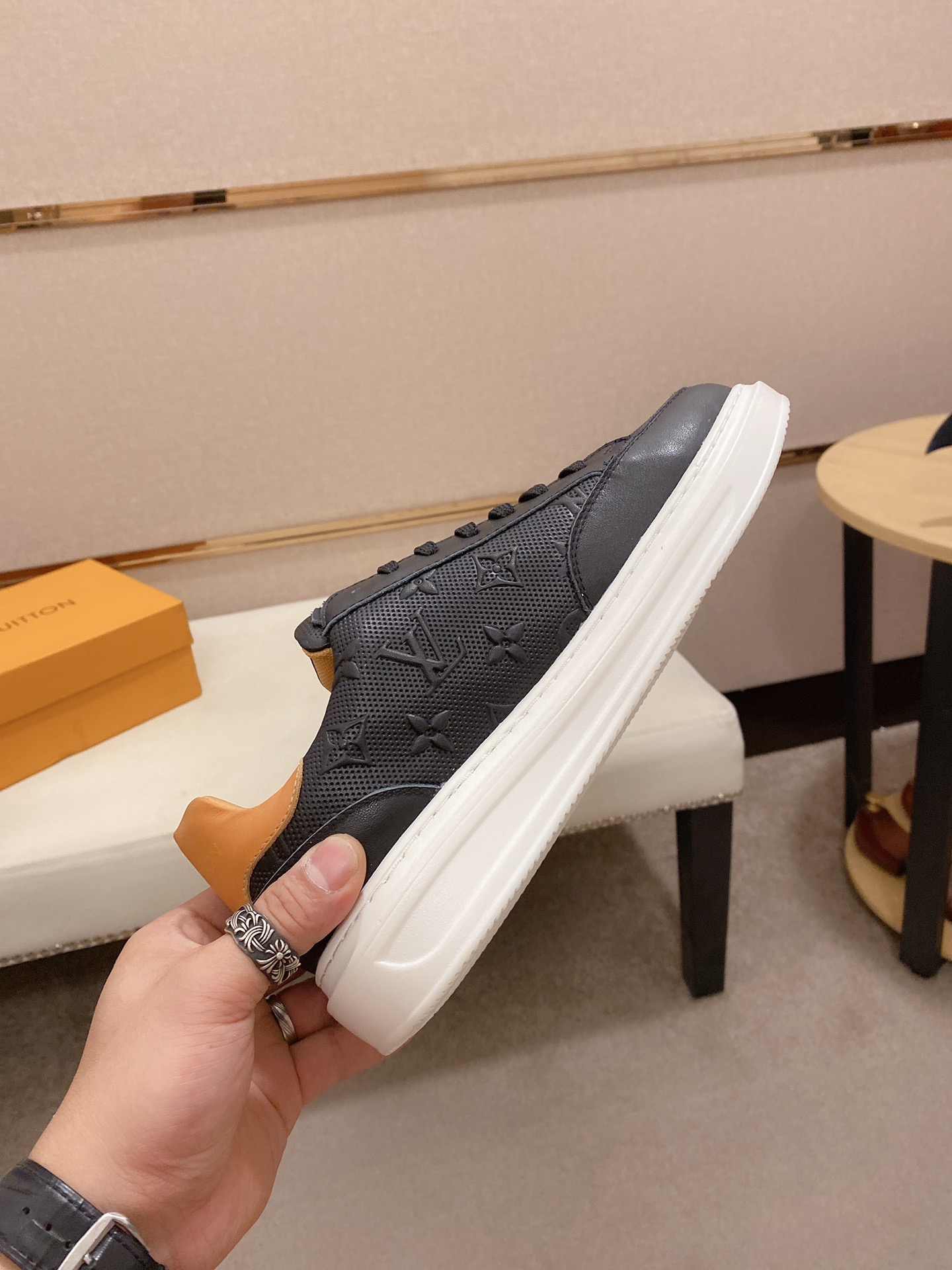 Louis Vuitton Low Top sneaker 119 - vstockx