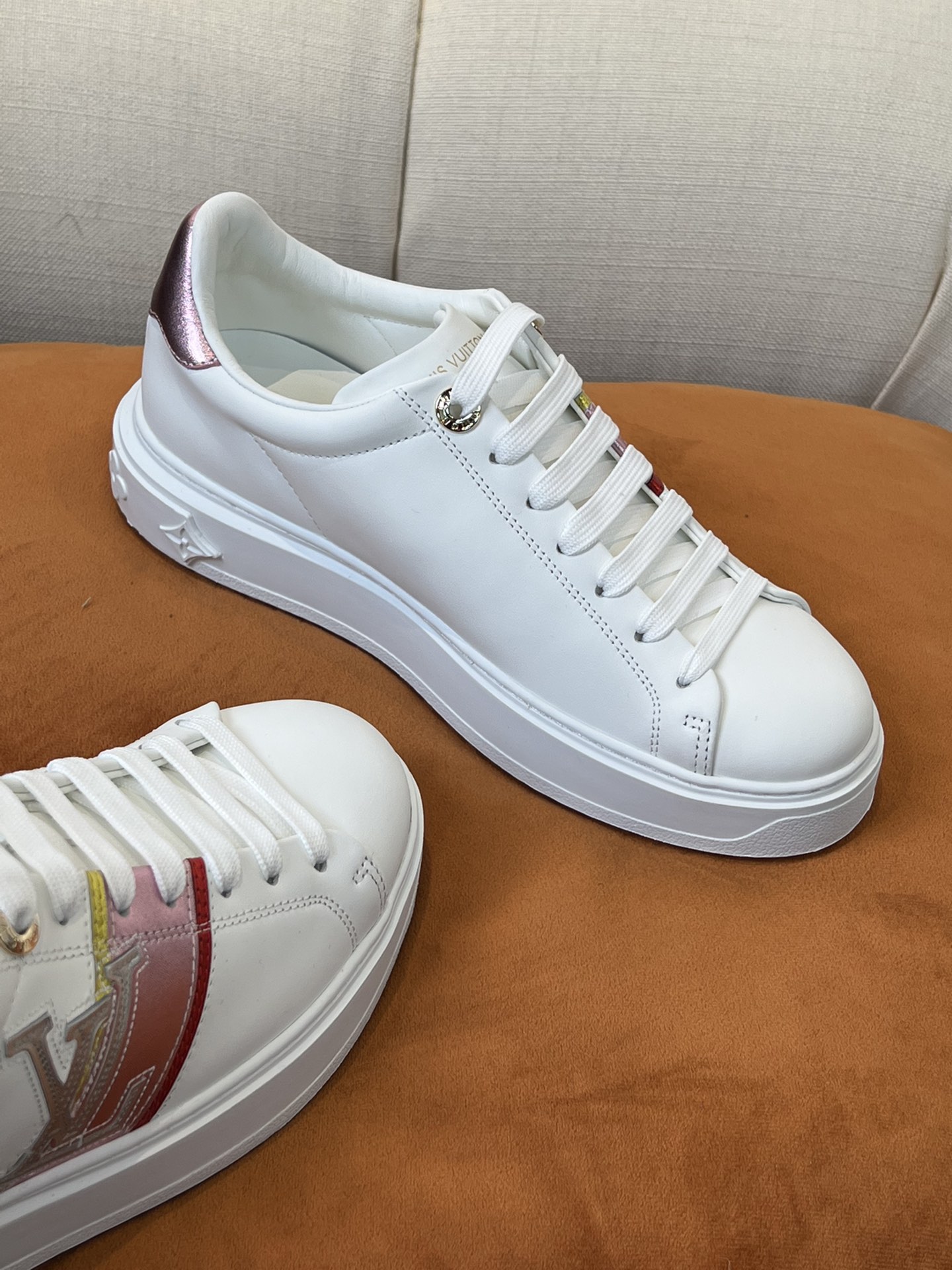 Louis Vuitton TIME OUT TRAINERS 1 - vstockx