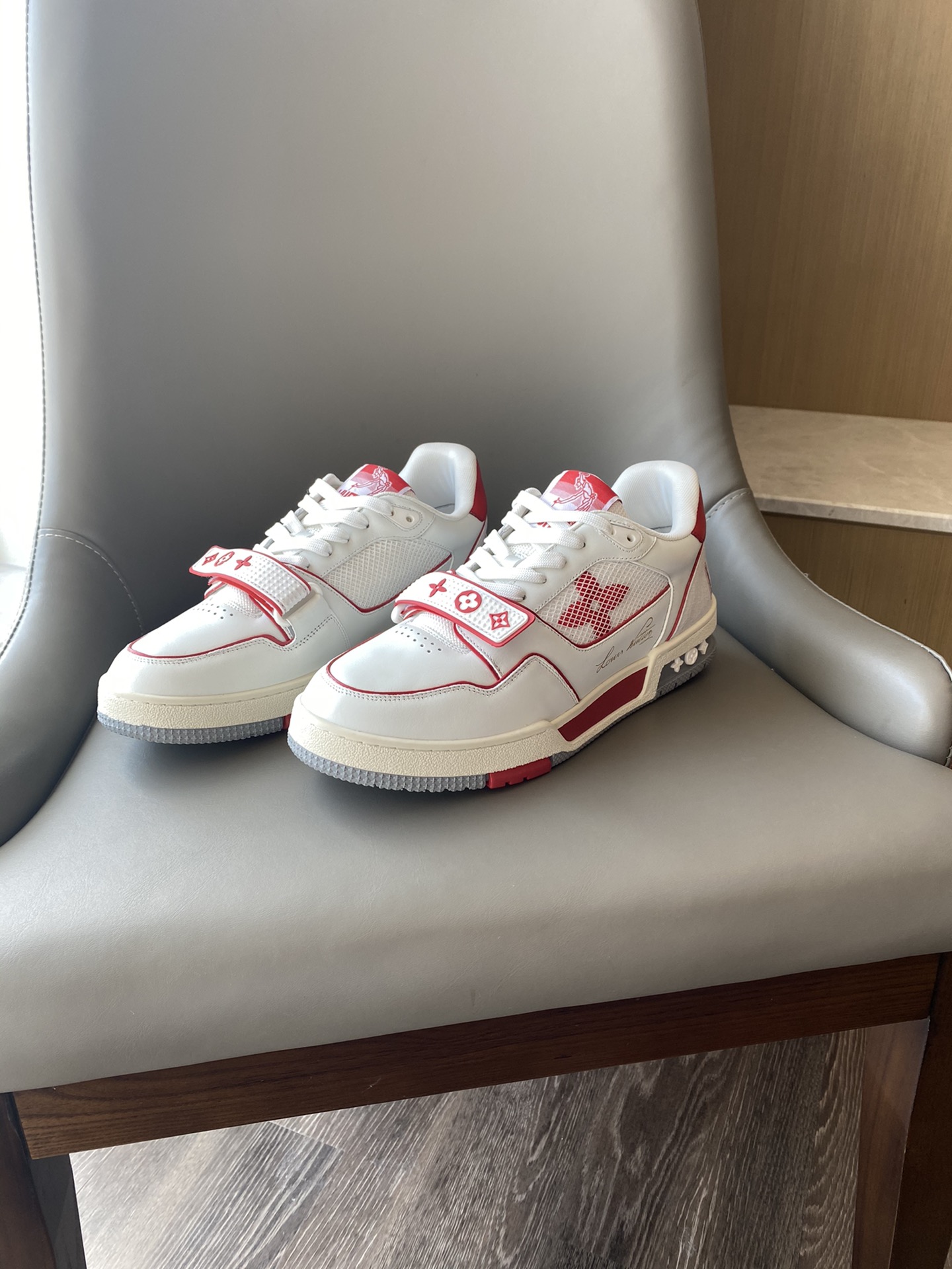 Louis Vuitton LV TRAINERS SNEAKER 9 - vstockx