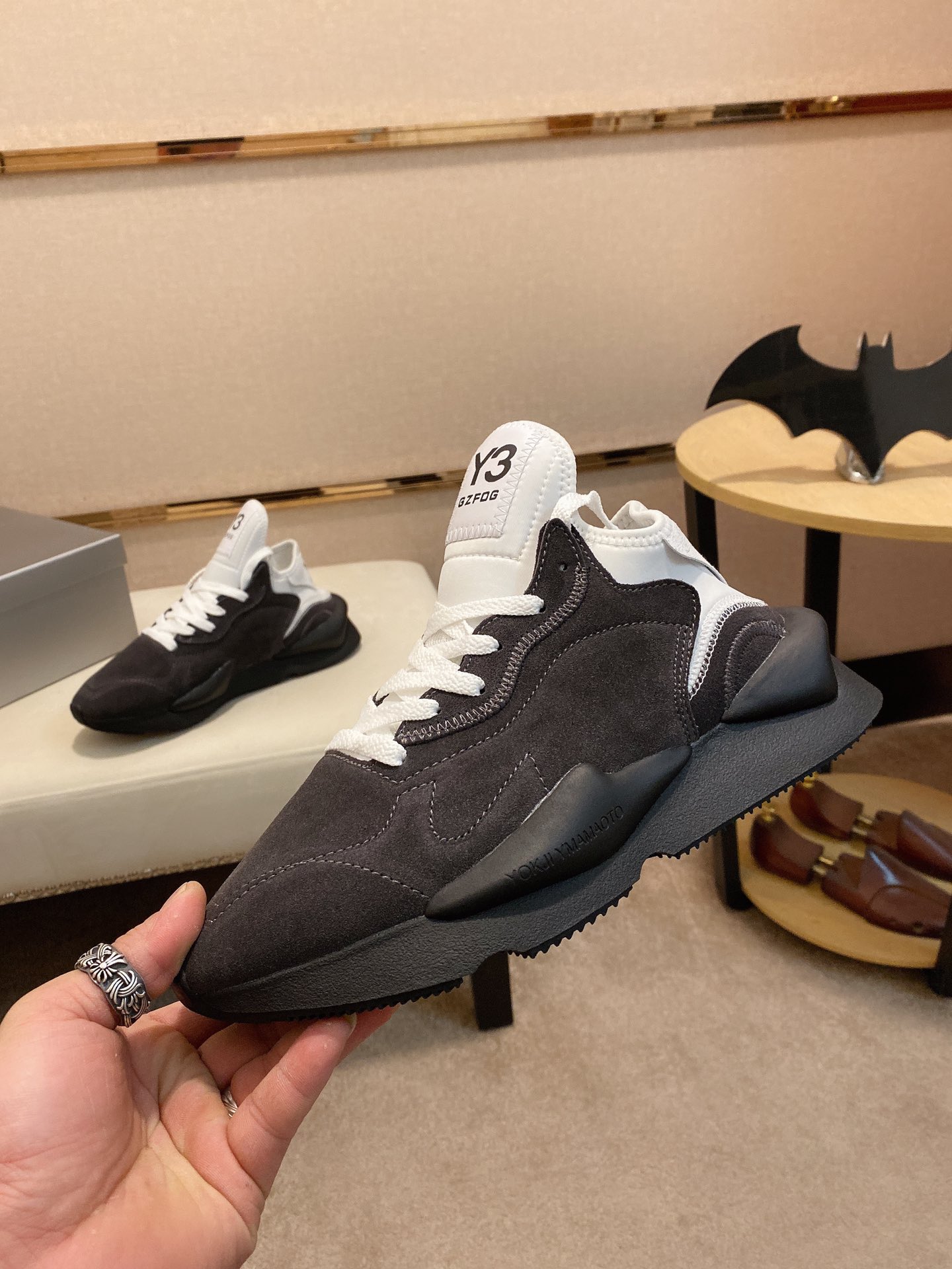 Y-3 Kaiwa Lace-Up Sneakers 47 - vstockx