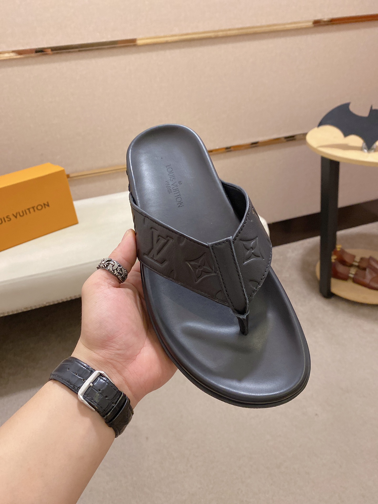 Louis Vuitton Slipper 8 - vstockx