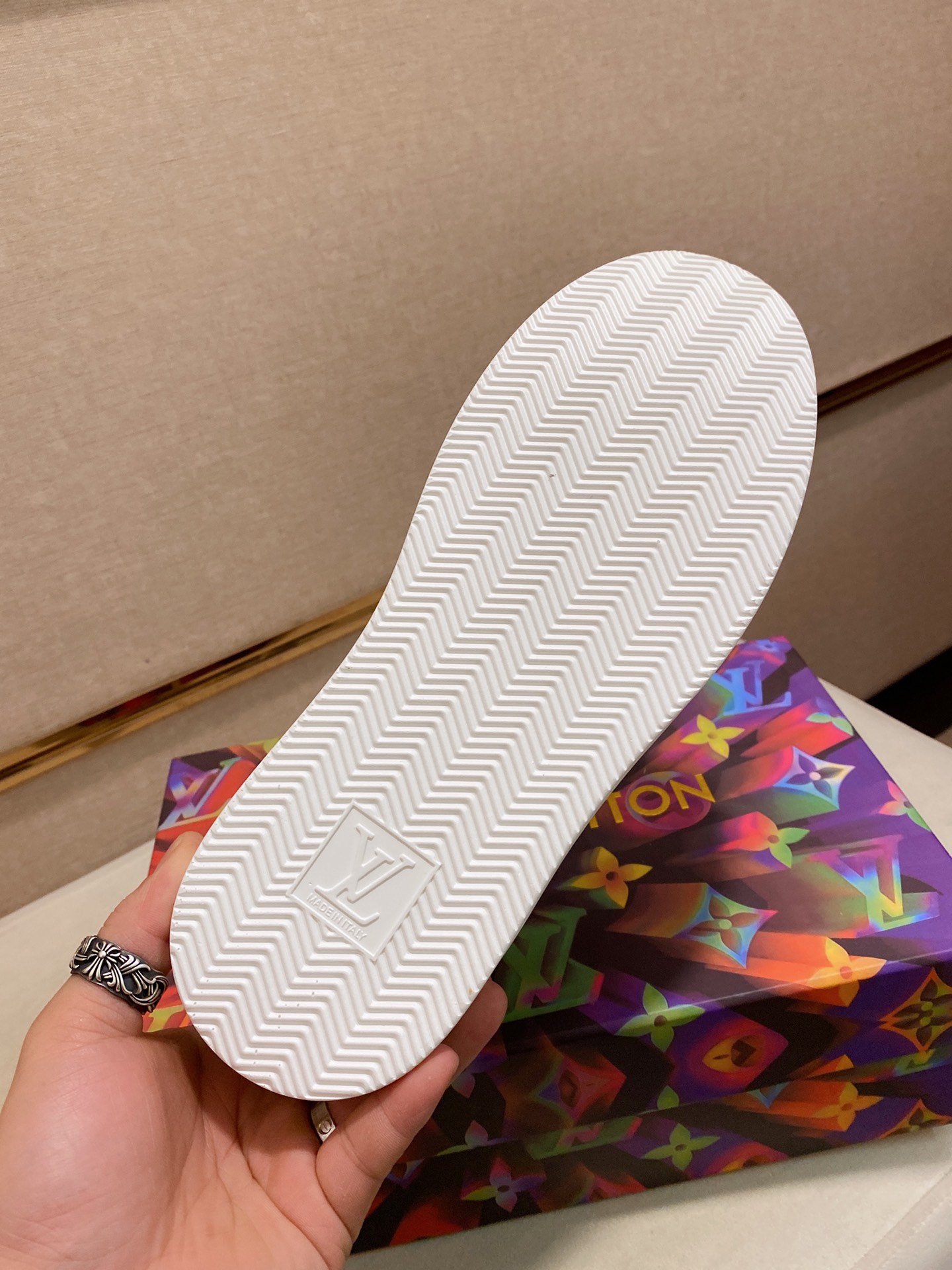 Louis Vuitton Low Top sneaker 107 - vstockx