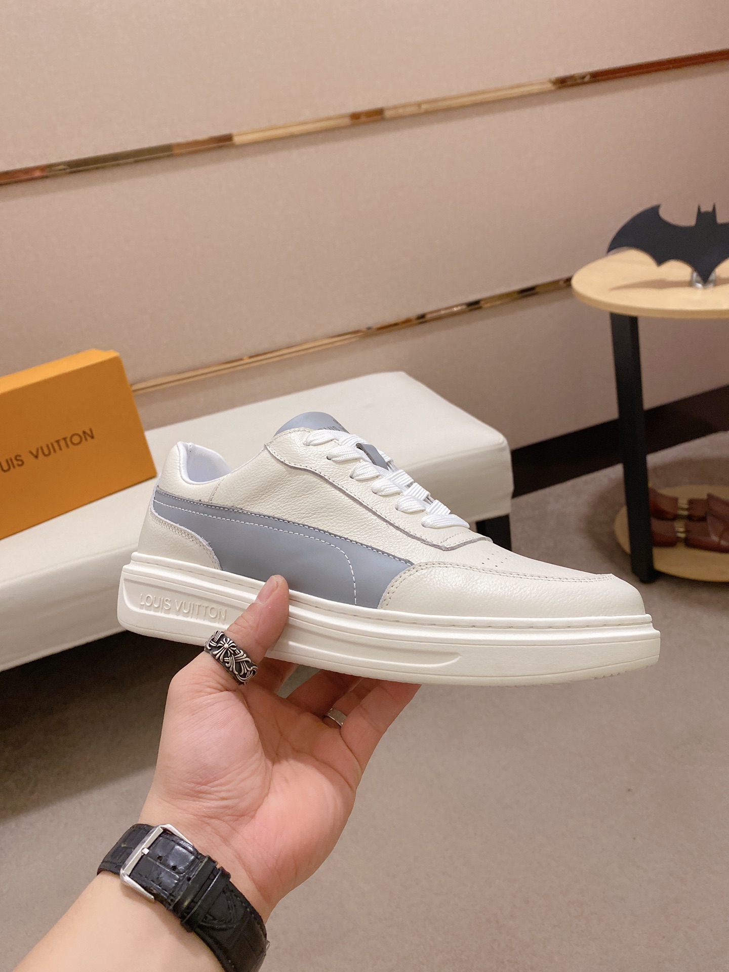 Louis Vuitton Low Top sneaker 123 - vstockx