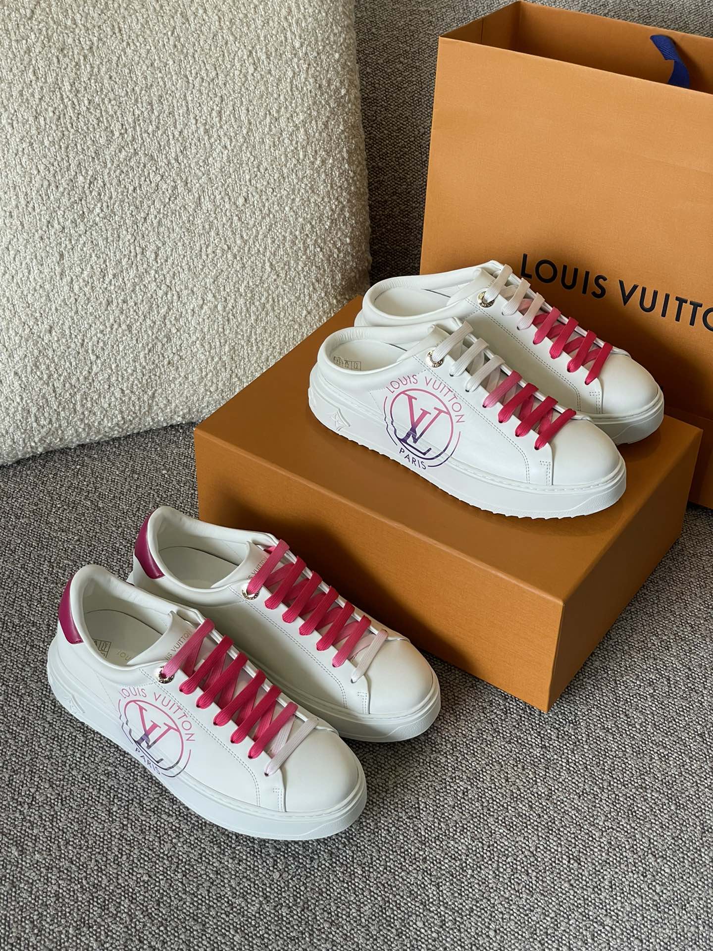 Louis Vuitton TIME OUT TRAINERS 1 - vstockx