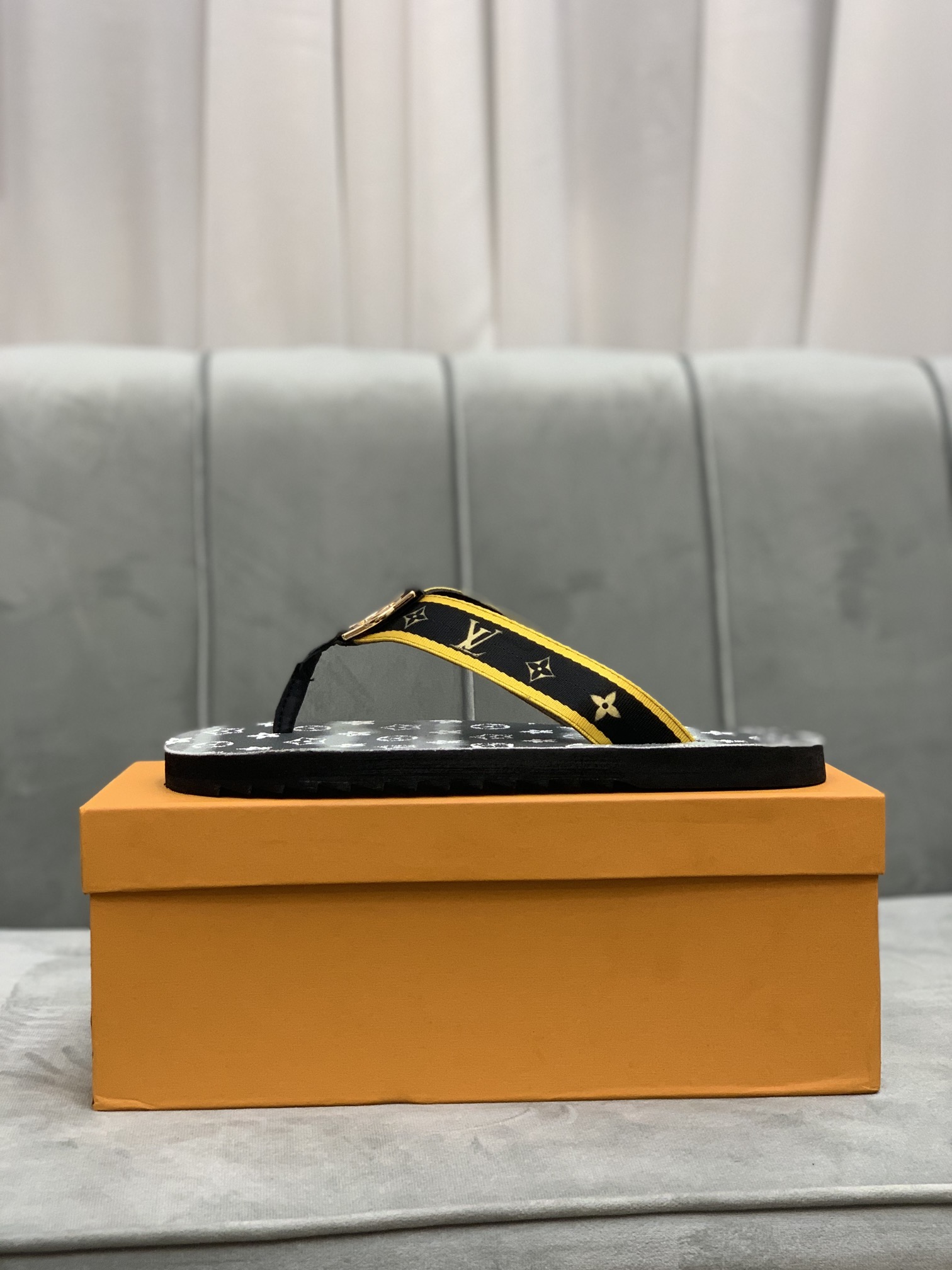 Louis Vuitton Slipper 39 - vstockx