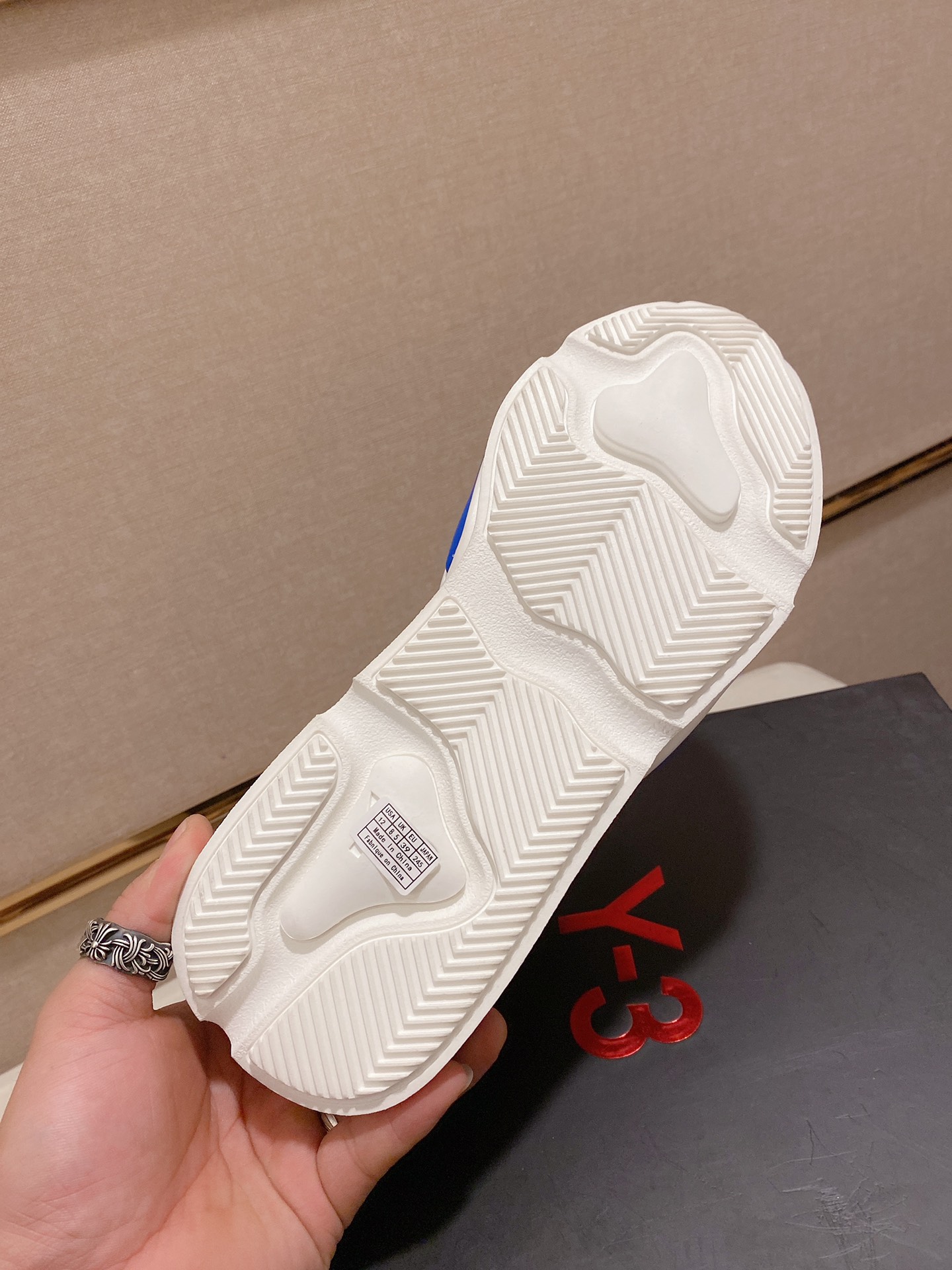 Y-3 Kaiwa Lace-Up Sneakers 6 - vstockx