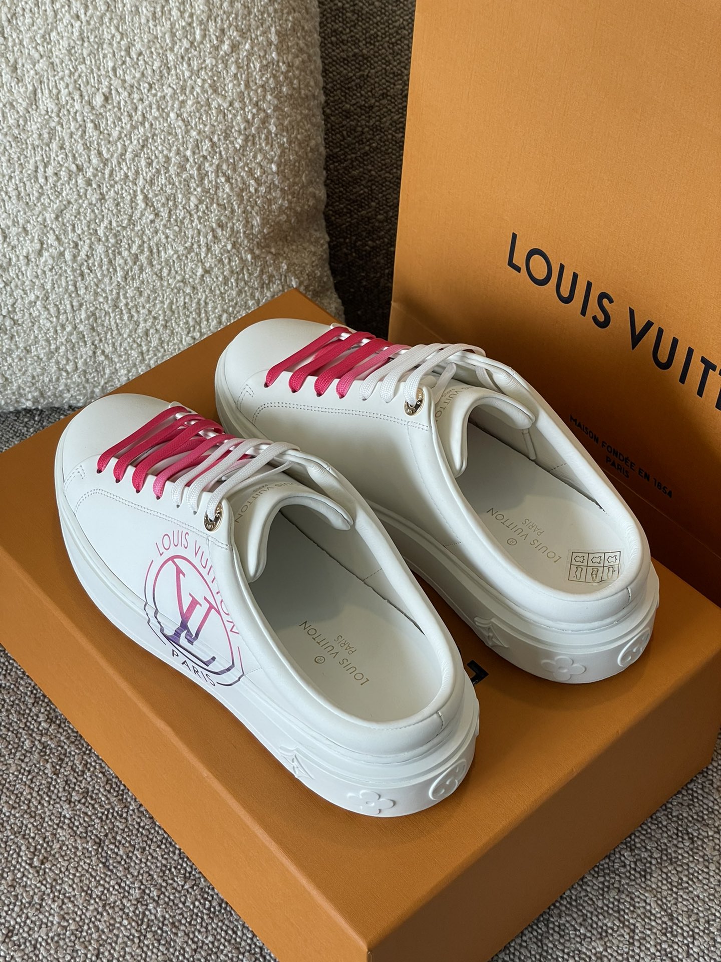 Louis Vuitton TIME OUT TRAINERS 1 - vstockx