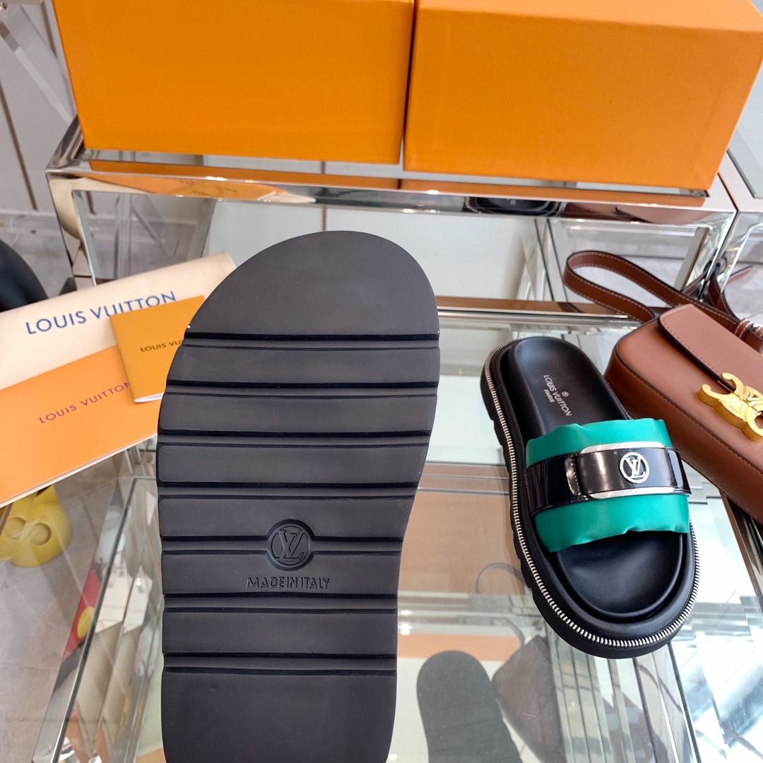 Louis Vuitton POOL PILLOW FLAT COMFORT MULES 4 - vstockx