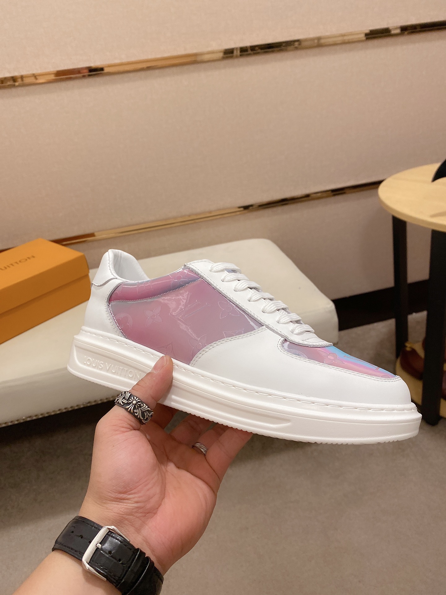 Louis Vuitton Low Top sneaker 116 - vstockx