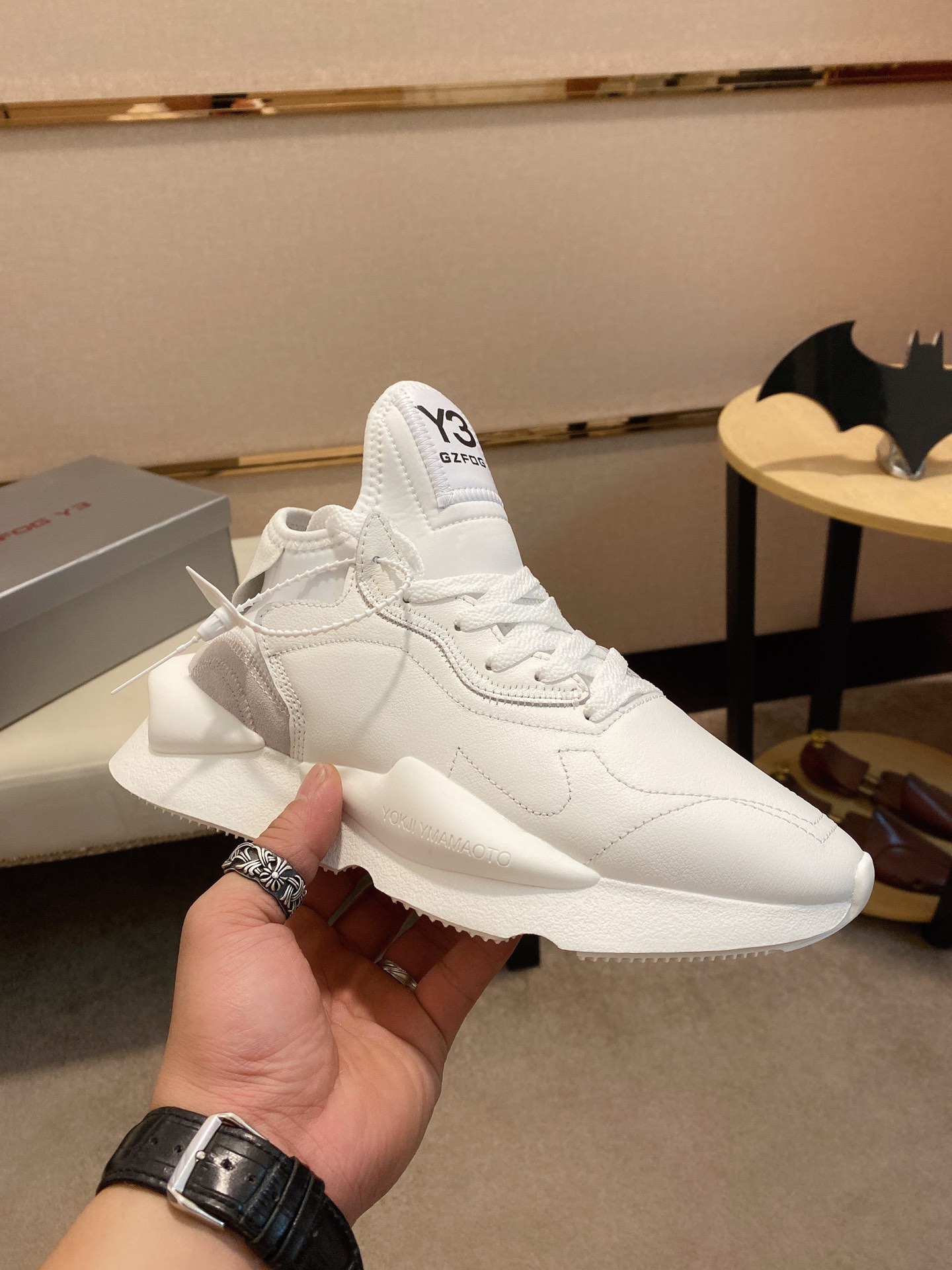 Y-3 Kaiwa Lace-Up Sneakers 40 - vstockx