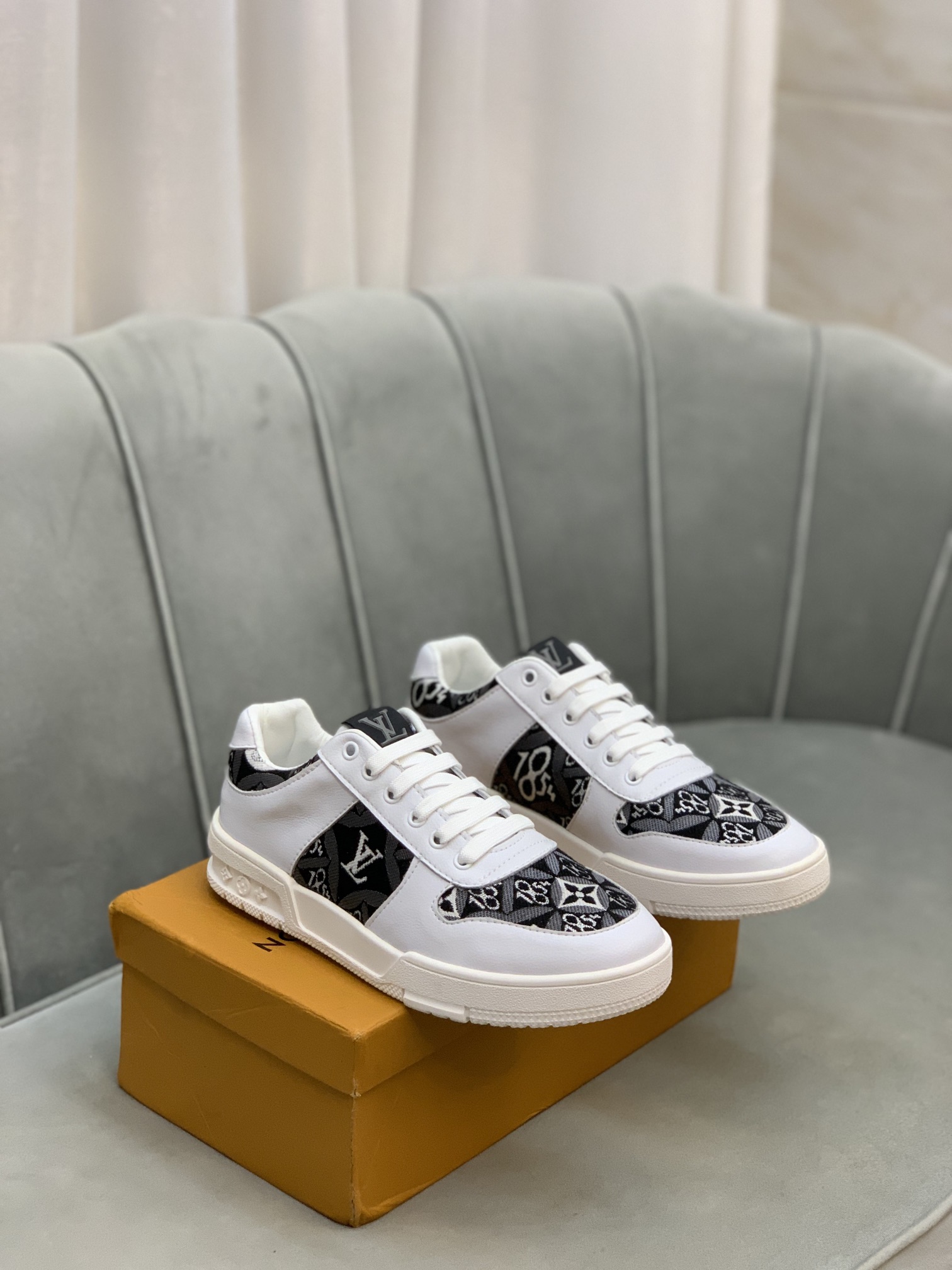 Louis Vuitton Low Top sneaker 12 - vstockx