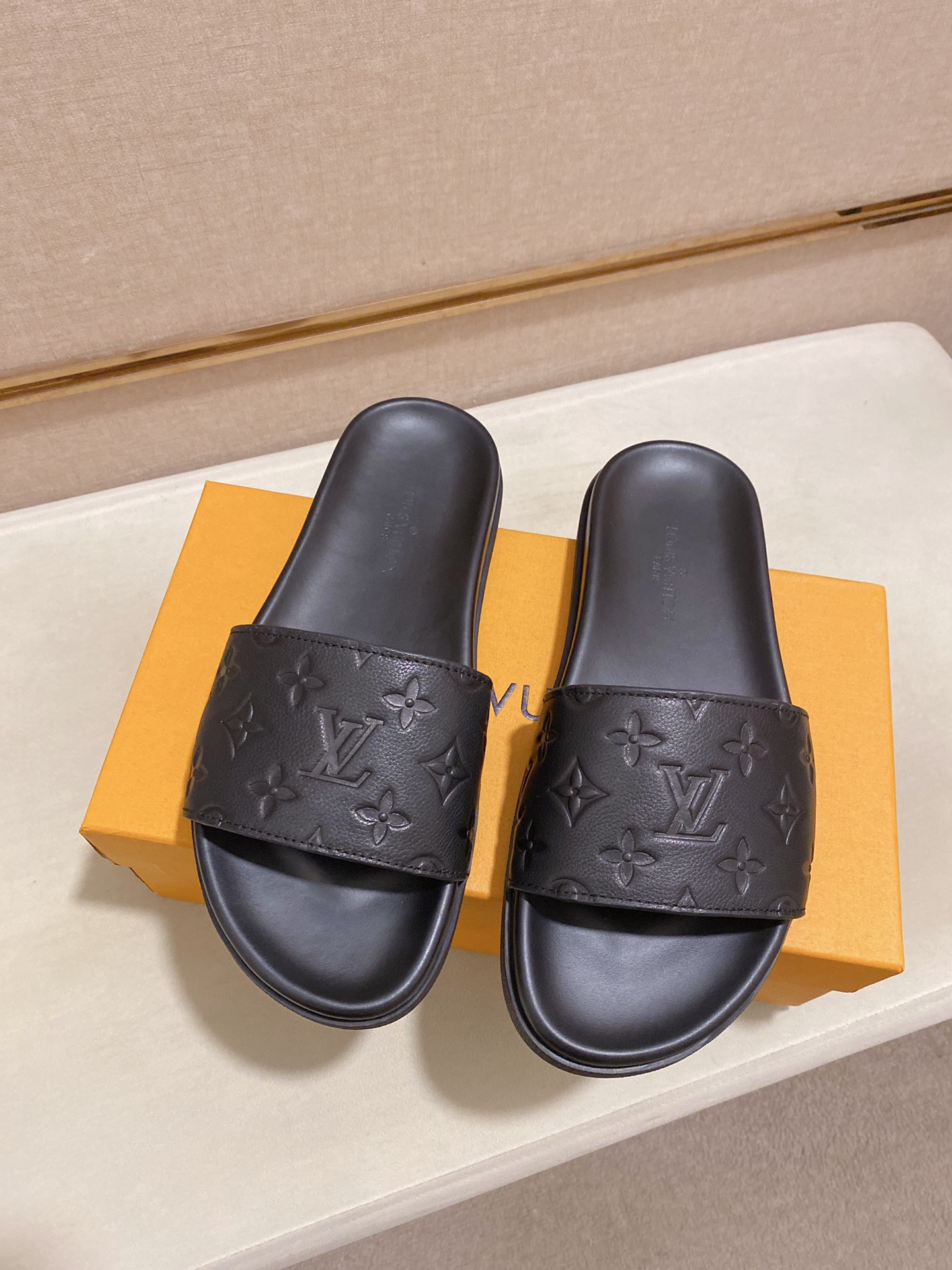 Louis Vuitton Slipper 9 - vstockx