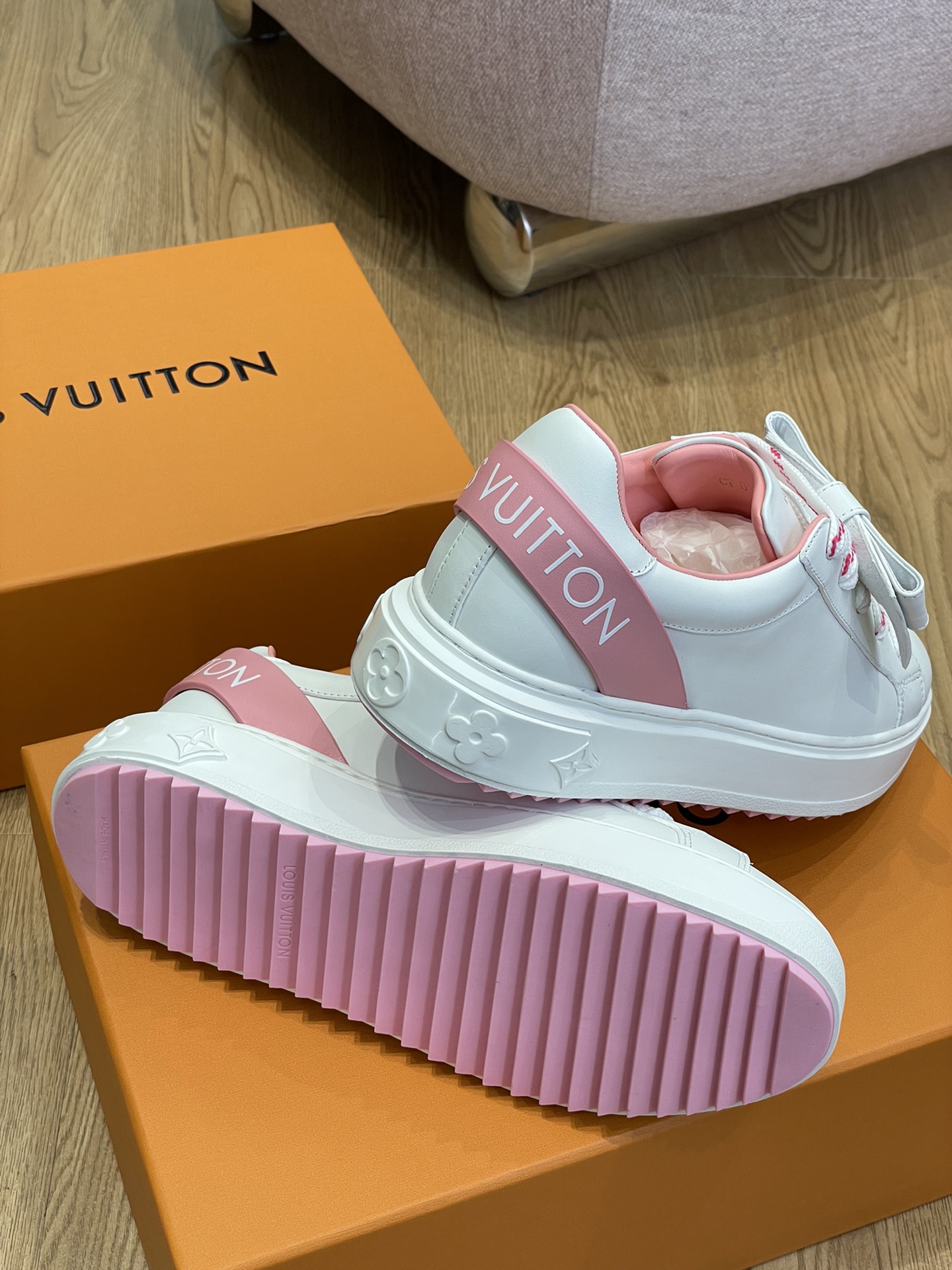 Louis Vuitton SNEAKER 4 - vstockx