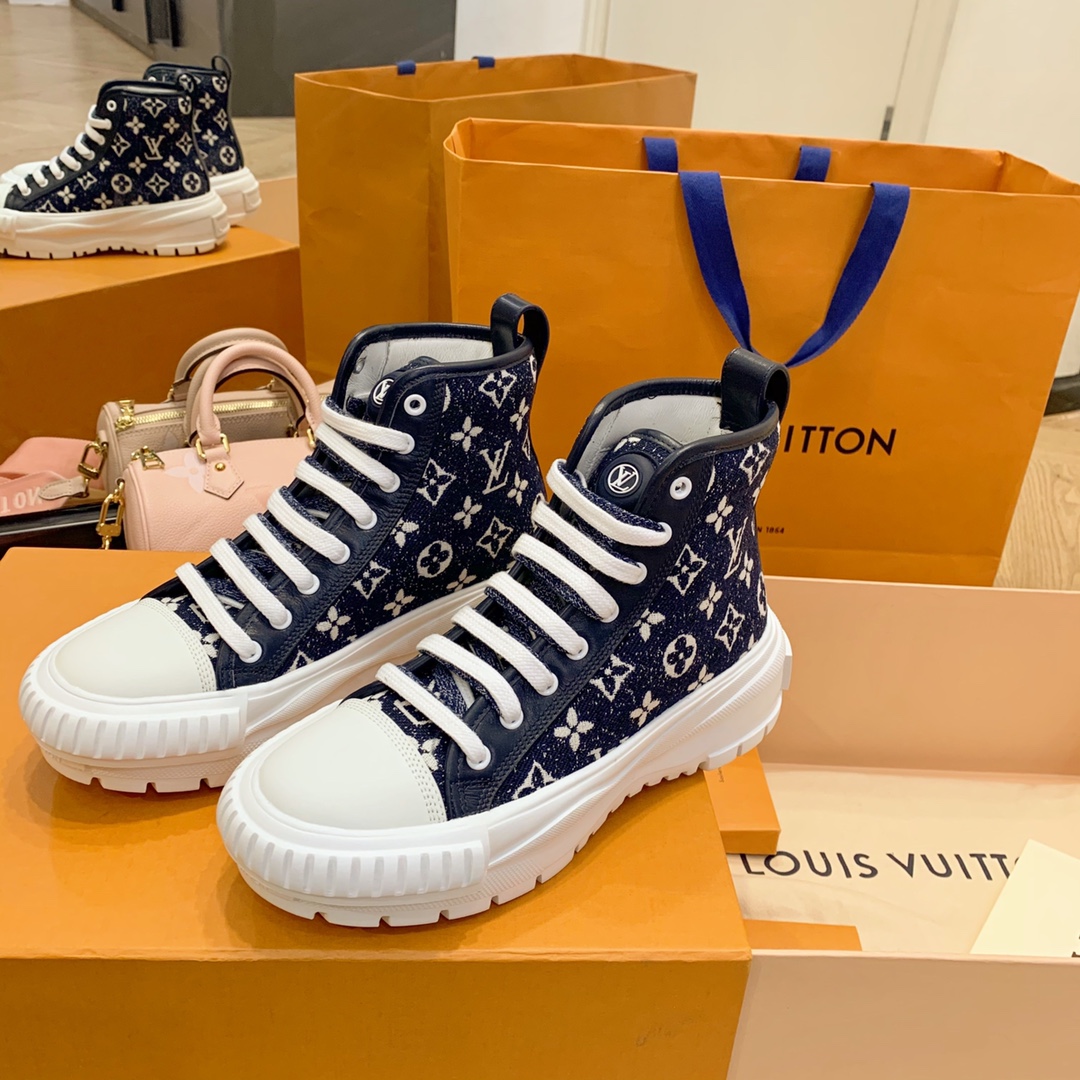 Louis Vuitton LV SQUAD TRAINER BOOTS 5 - vstockx