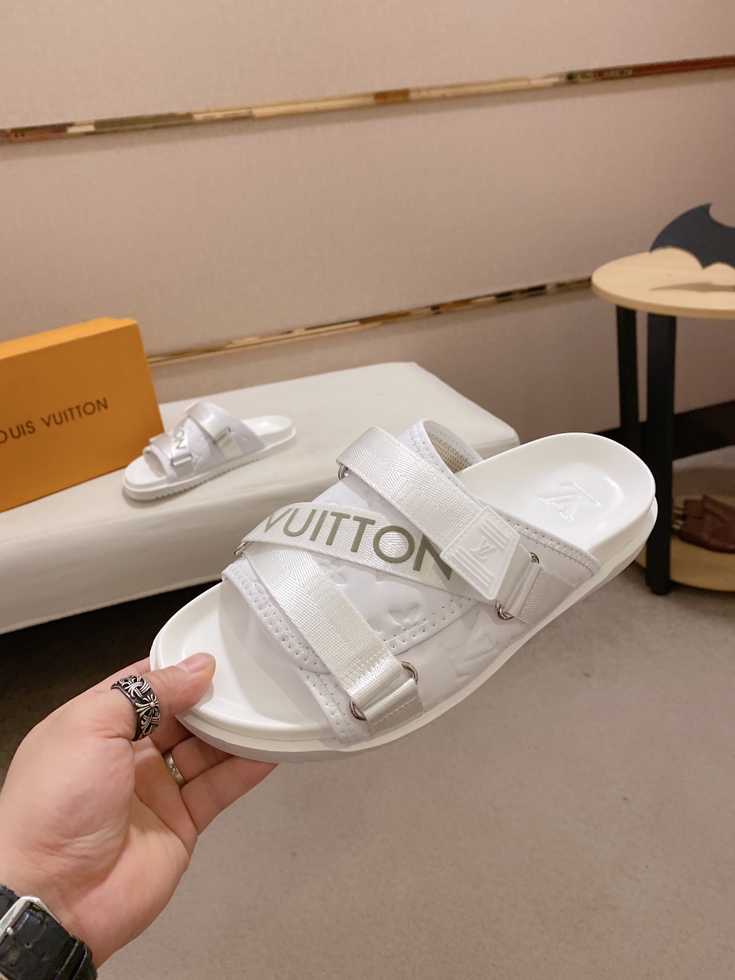 Louis Vuitton Honolulu Sneaker 4 - vstockx
