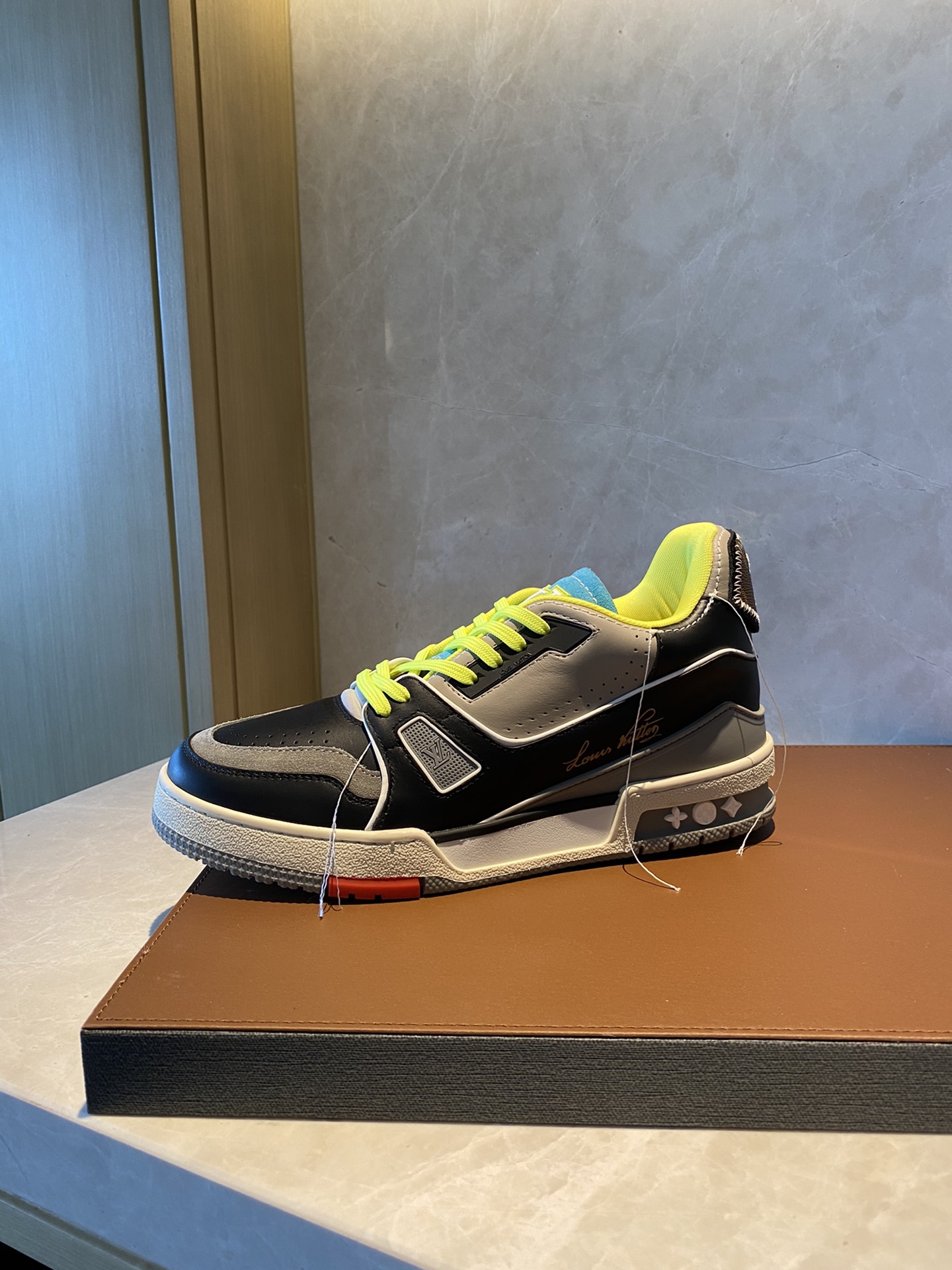 Louis Vuitton LV TRAINERS SNEAKER 9 - vstockx