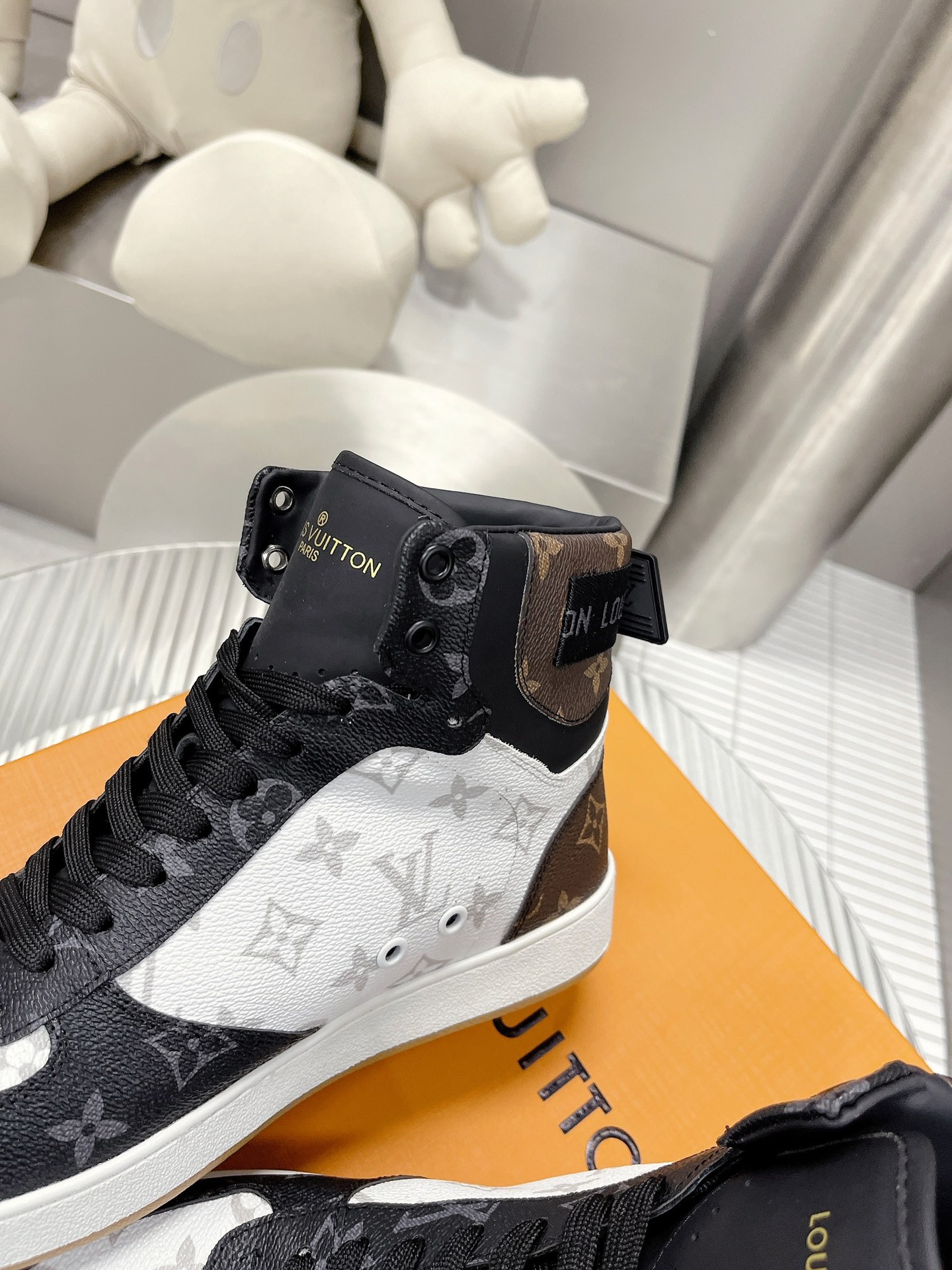 Louis Vuitton RIVOLI TRAINER BOOTS SNEAKER 11 - vstockx
