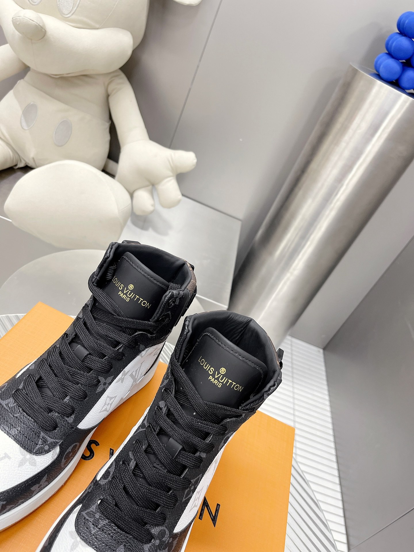 Louis Vuitton RIVOLI TRAINER BOOTS SNEAKER 11 - vstockx