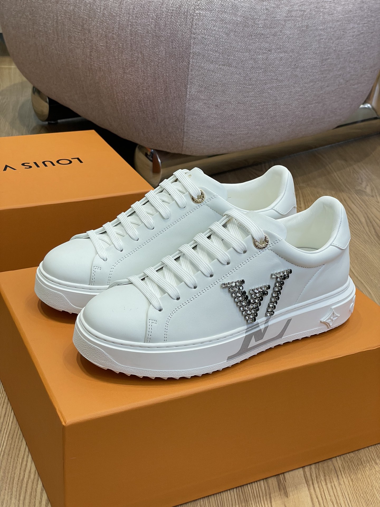 Louis Vuitton TIME OUT TRAINERS 6 - vstockx