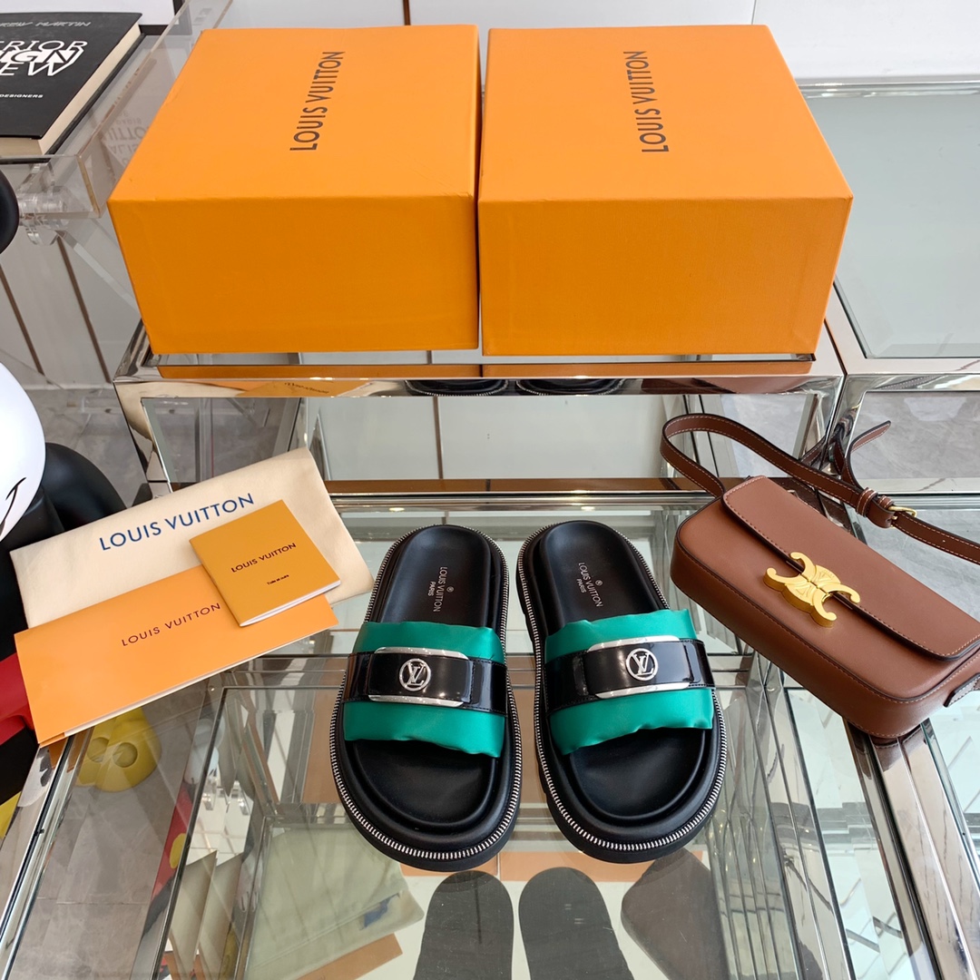 Louis Vuitton POOL PILLOW FLAT COMFORT MULES 4 - vstockx