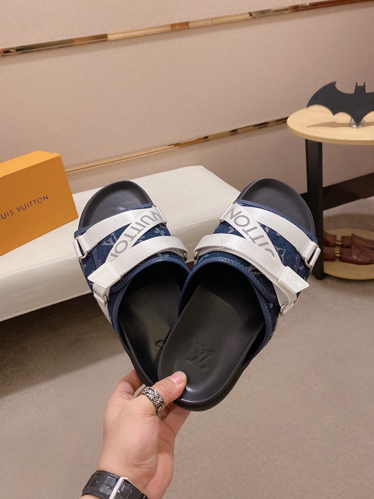 Louis Vuitton Honolulu Sneaker 14 - vstockx