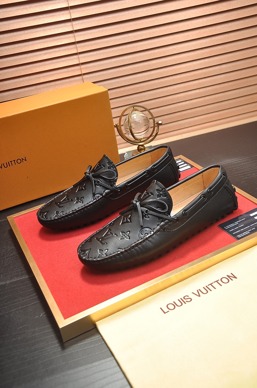 Louis Vuitton Leather Boots 21 - vstockx