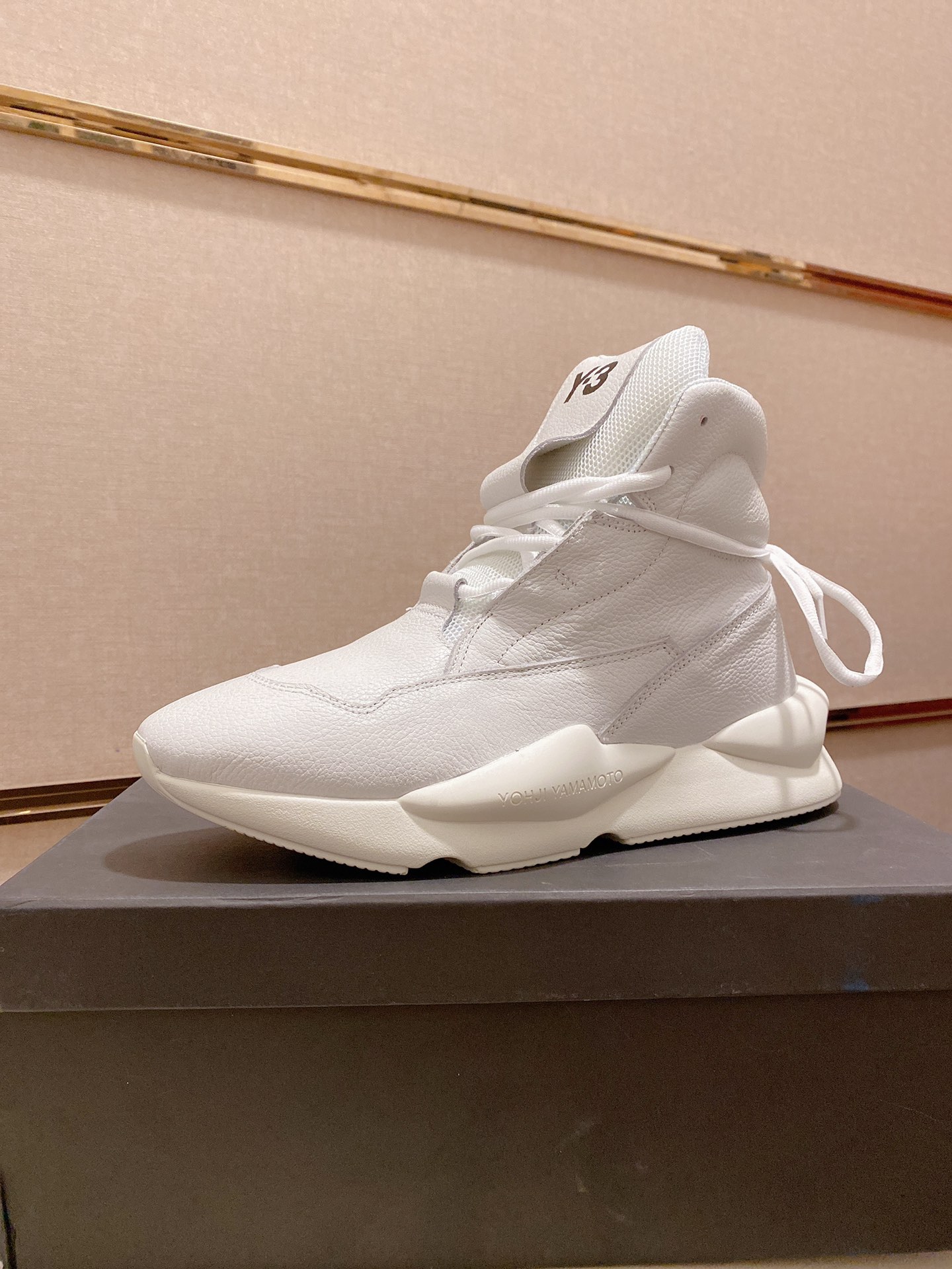 Y-3 Kaiwa Lace-Up Sneakers 9 - vstockx
