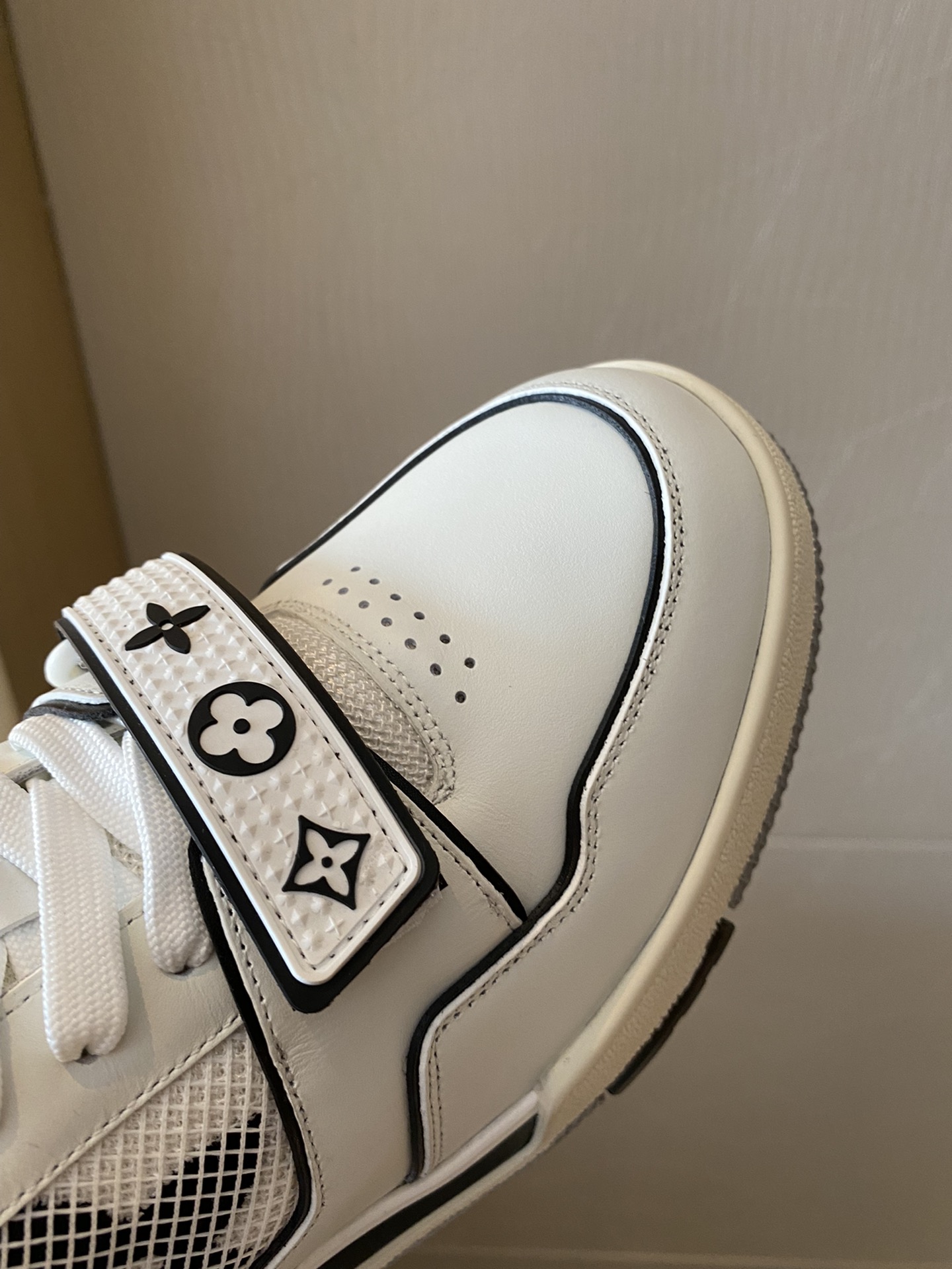Louis Vuitton LV TRAINERS SNEAKER 9 - vstockx