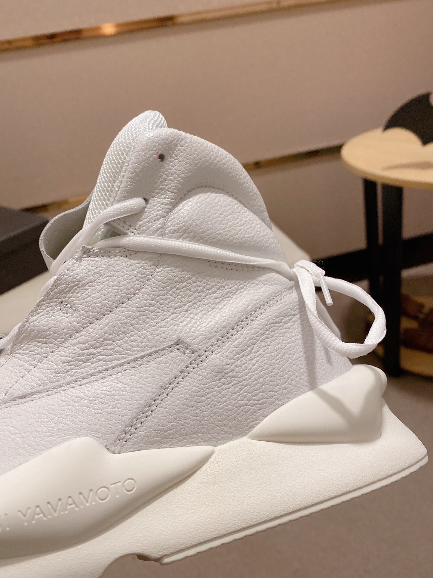 Y-3 Kaiwa Lace-Up Sneakers 9 - vstockx