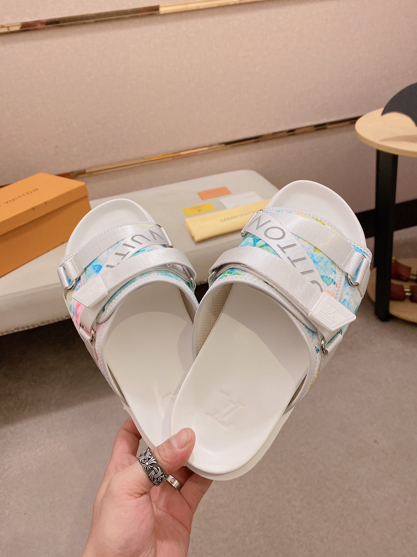 Louis Vuitton Honolulu Sneaker 8 - vstockx