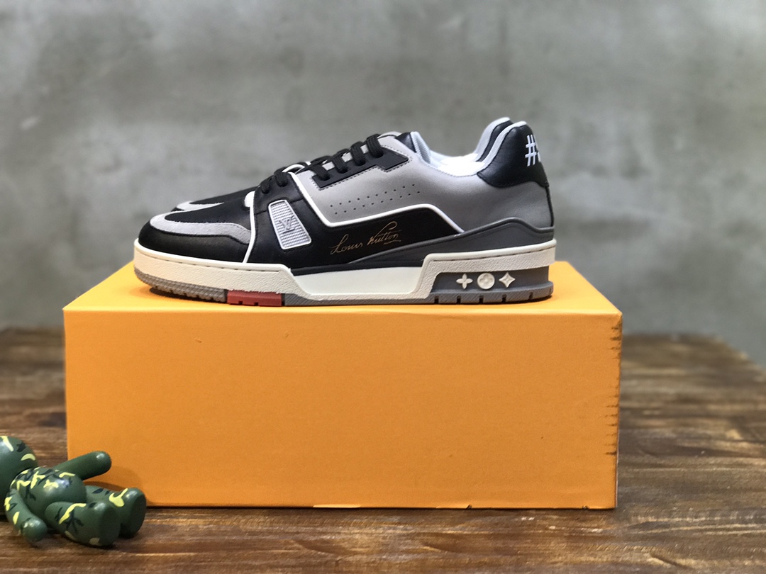Louis Vuitton Trainer Sneakers 31 - vstockx