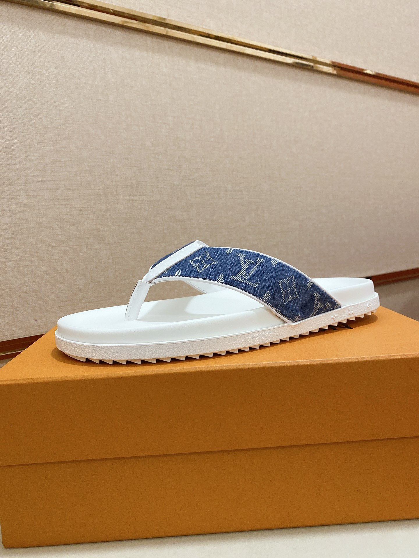 Louis Vuitton Slipper 17 - vstockx