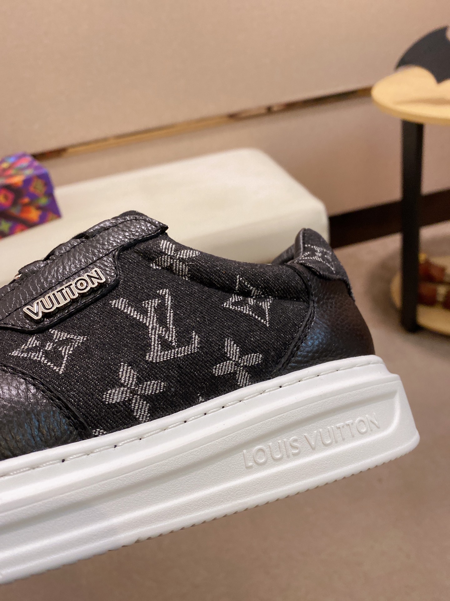 Louis Vuitton Low Top sneaker 109 - vstockx