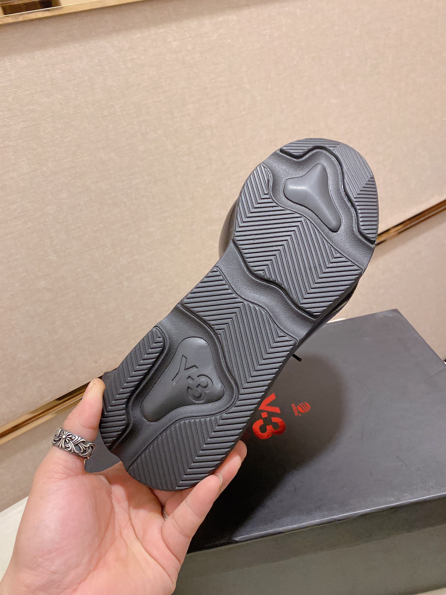 Y-3 Kaiwa Lace-Up Sneakers 16 - vstockx