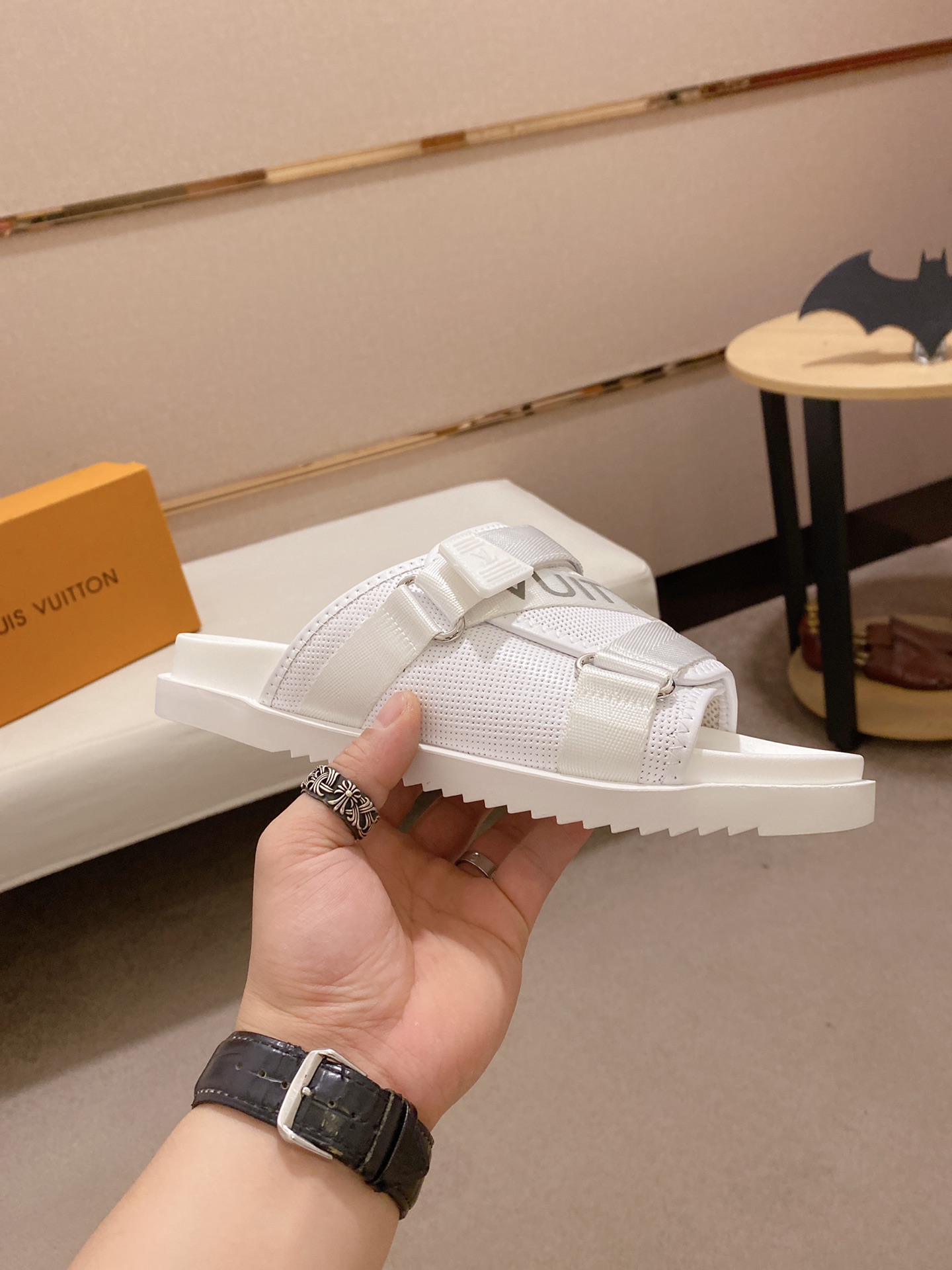 Louis Vuitton Honolulu Sneaker 1 - vstockx