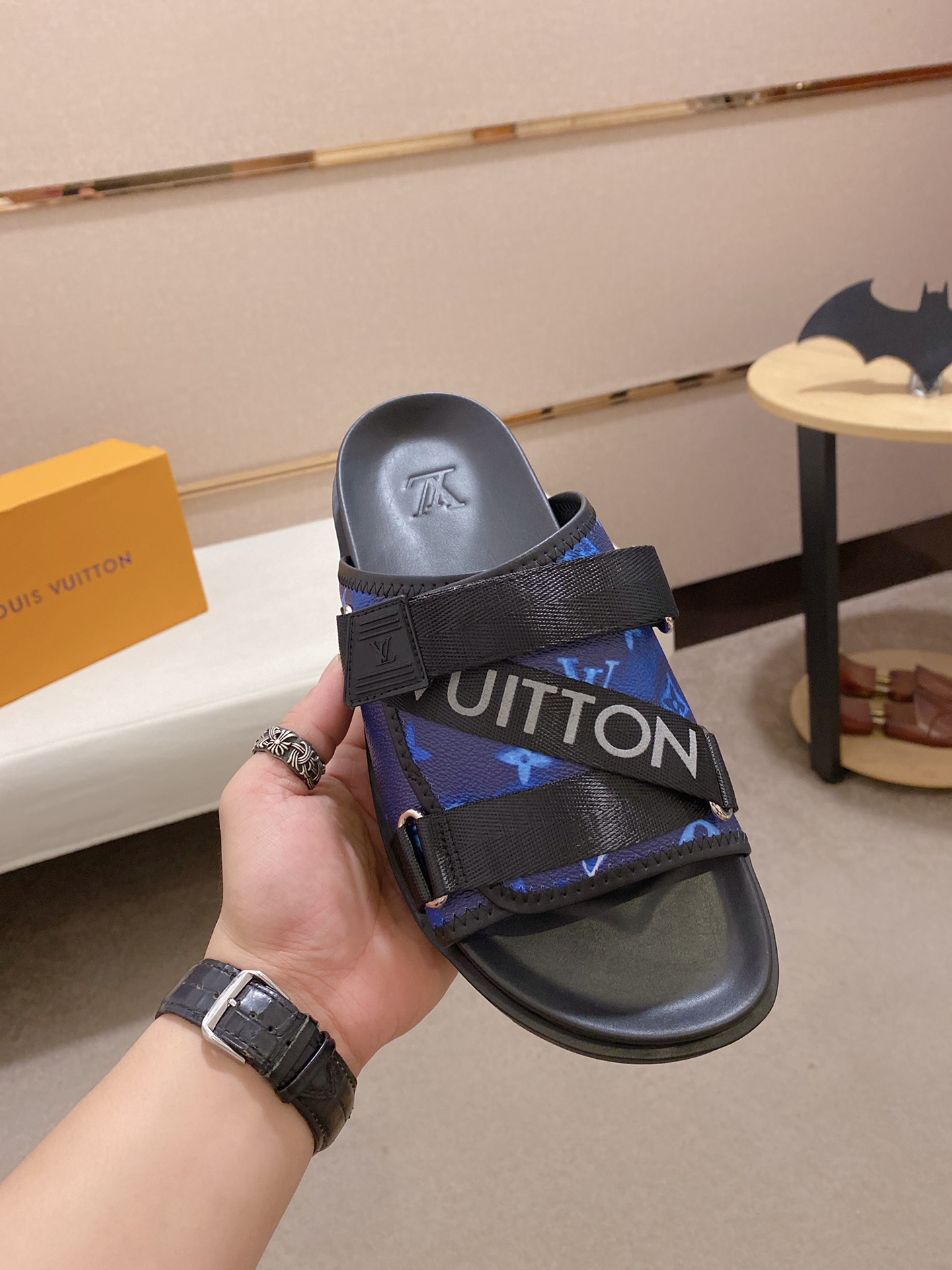 Louis Vuitton Honolulu Sneaker 15 - vstockx