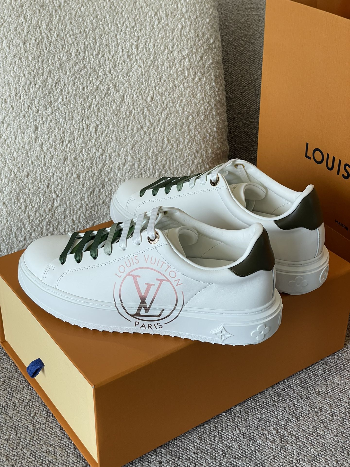 Louis Vuitton TIME OUT TRAINERS 1 - vstockx