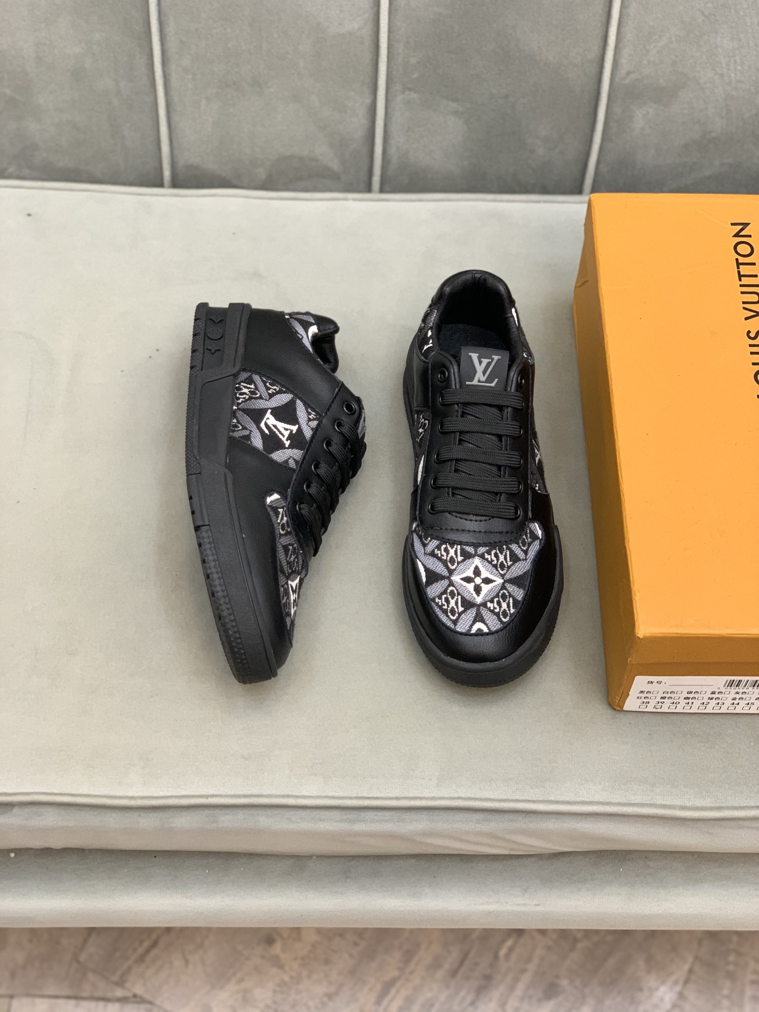 Louis Vuitton Low Top sneaker 13 - vstockx