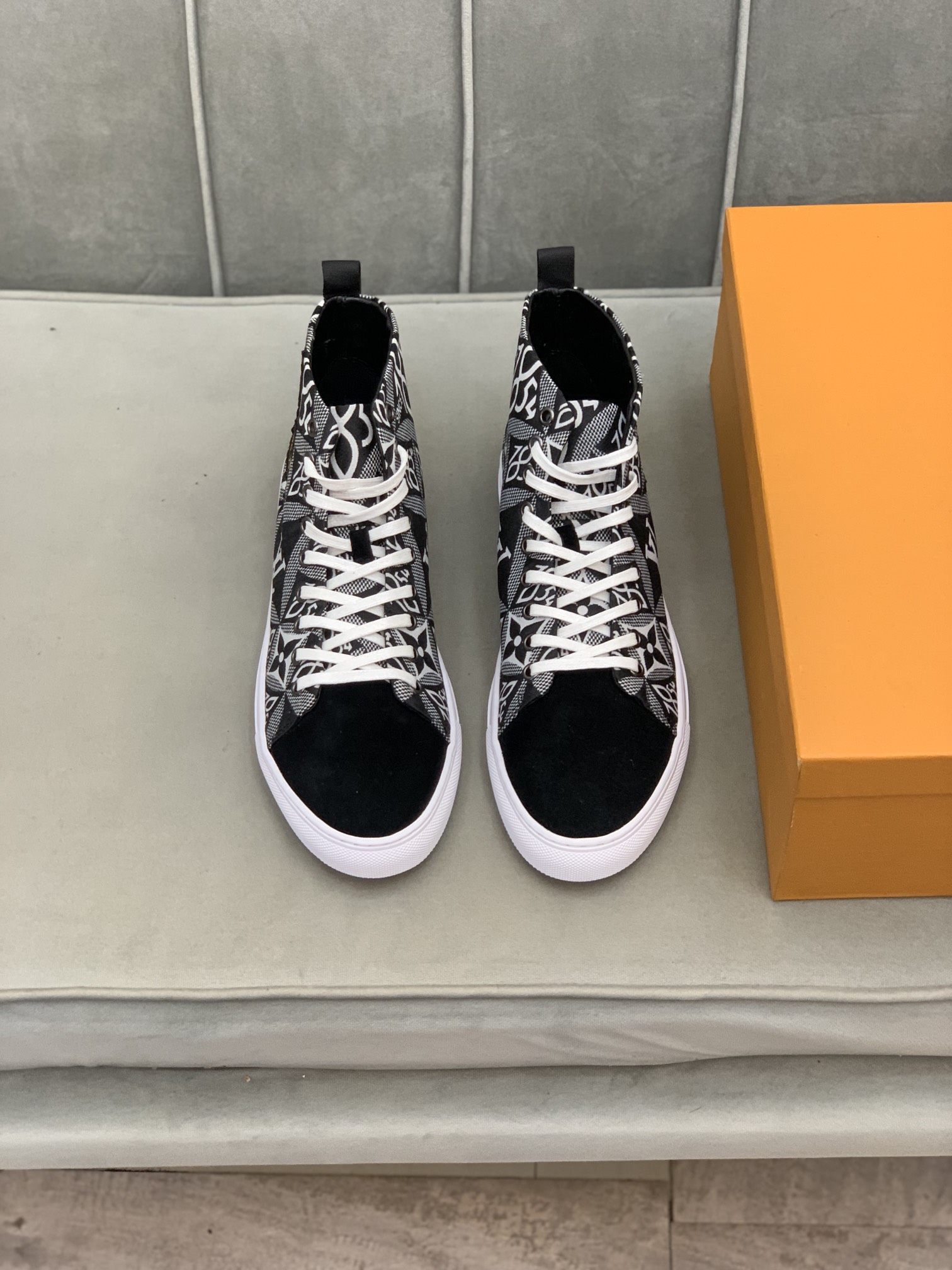 Louis Vuitton High Top sneaker 10 - vstockx