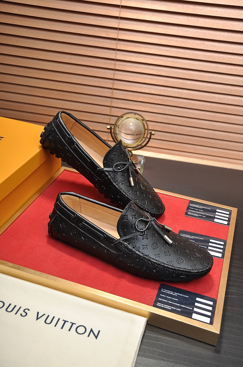 Louis Vuitton Leather Boots 15 - vstockx