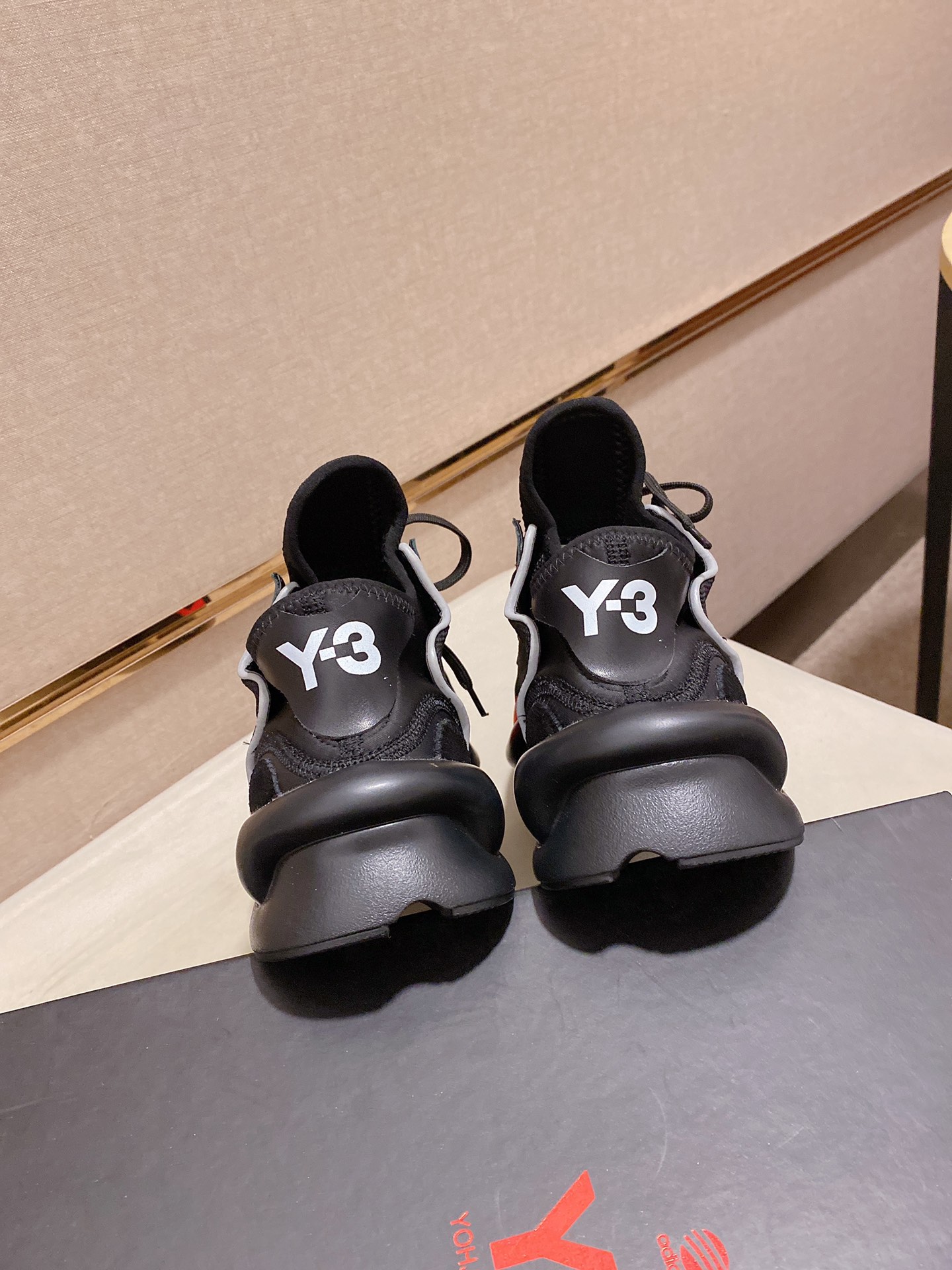 Y-3 Kaiwa Lace-Up Sneakers 14 - vstockx
