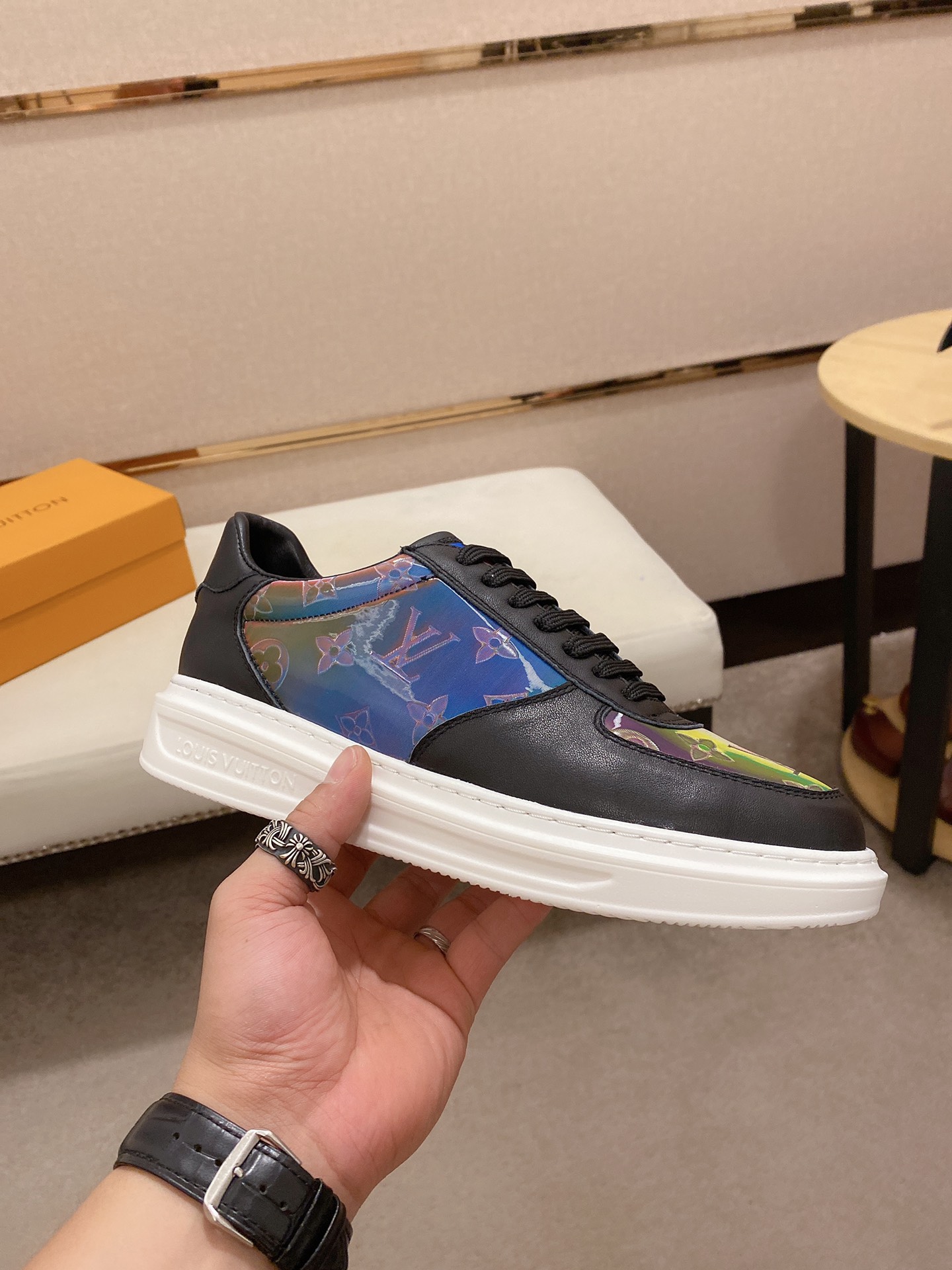 Louis Vuitton Low Top sneaker 117 - vstockx