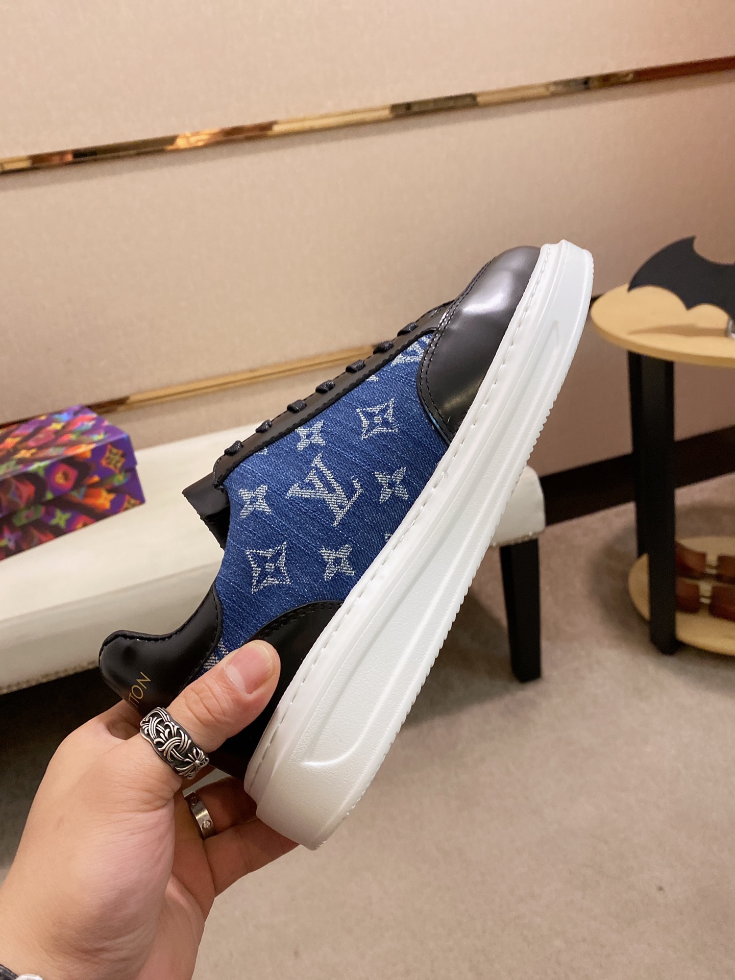 Louis Vuitton Low Top sneaker 106 - vstockx