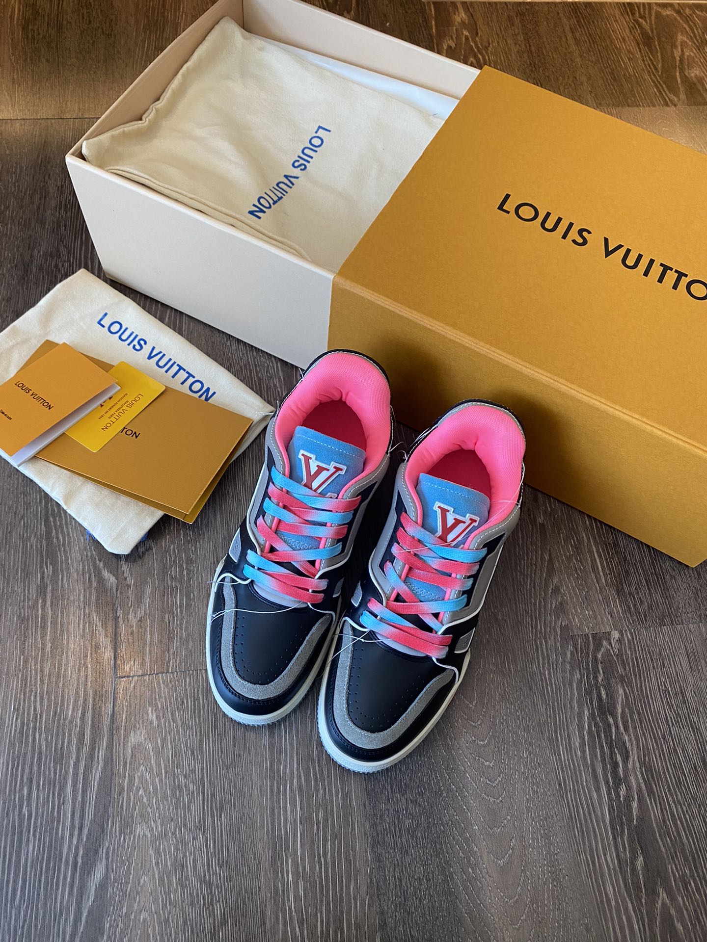 Louis Vuitton LV TRAINERS SNEAKER 9 - vstockx