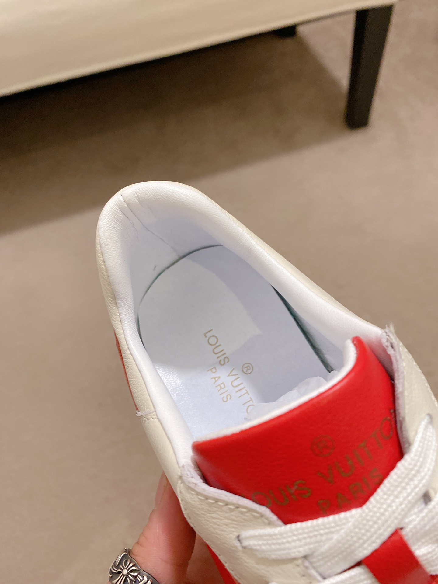 Louis Vuitton Low Top sneaker 122 - vstockx