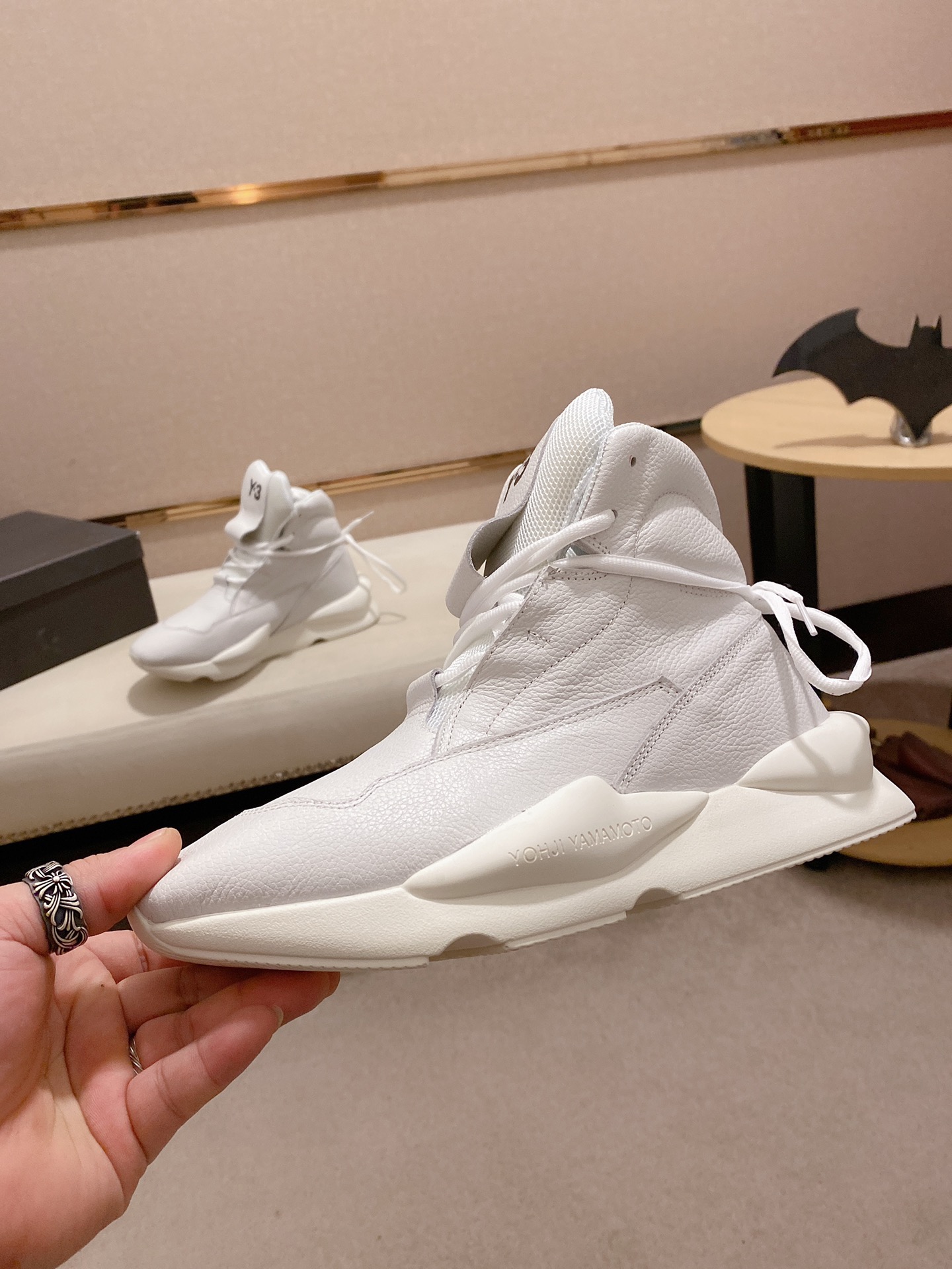 Y-3 Kaiwa Lace-Up Sneakers 9 - vstockx
