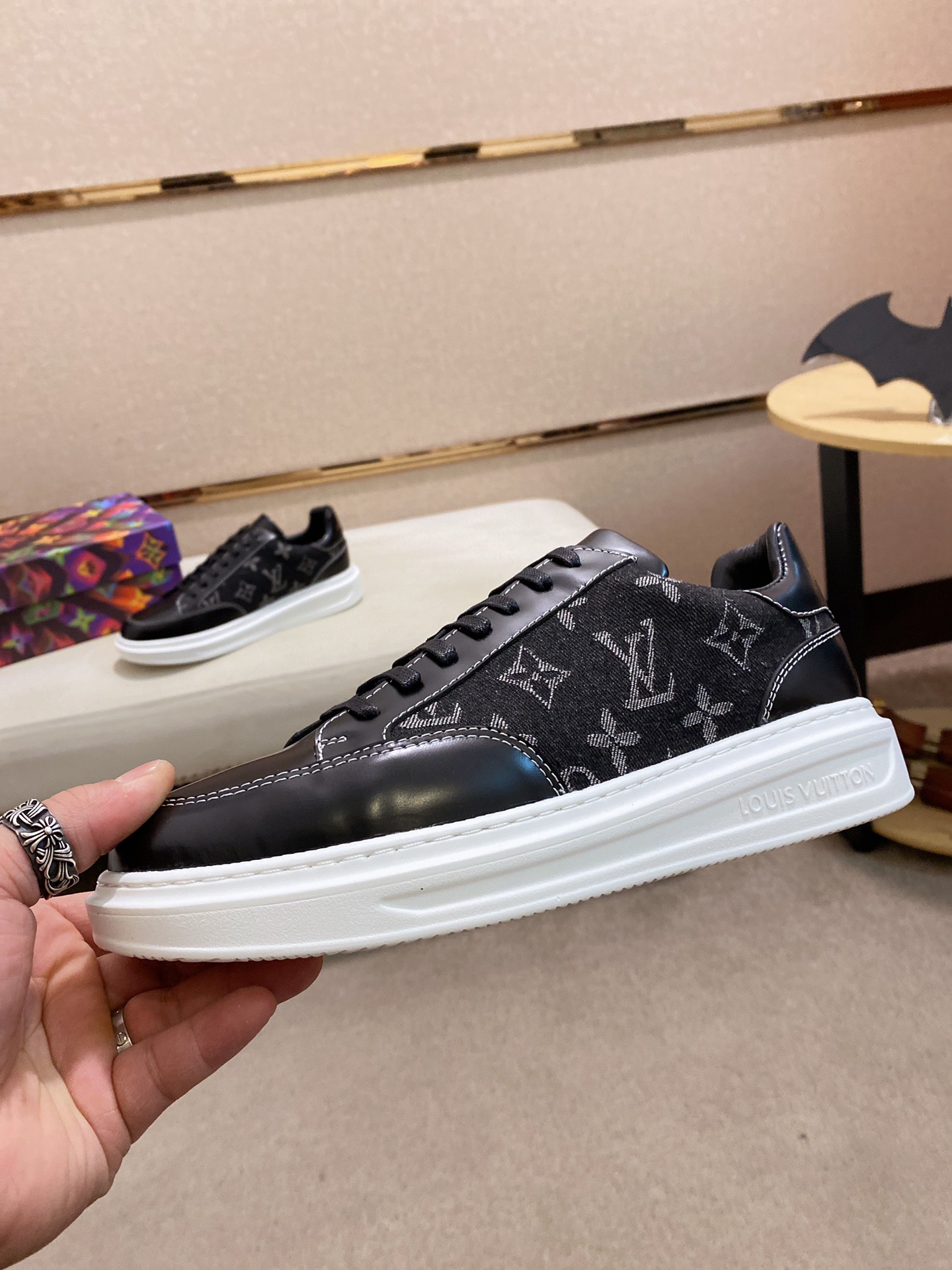 Louis Vuitton Low Top sneaker 107 - vstockx
