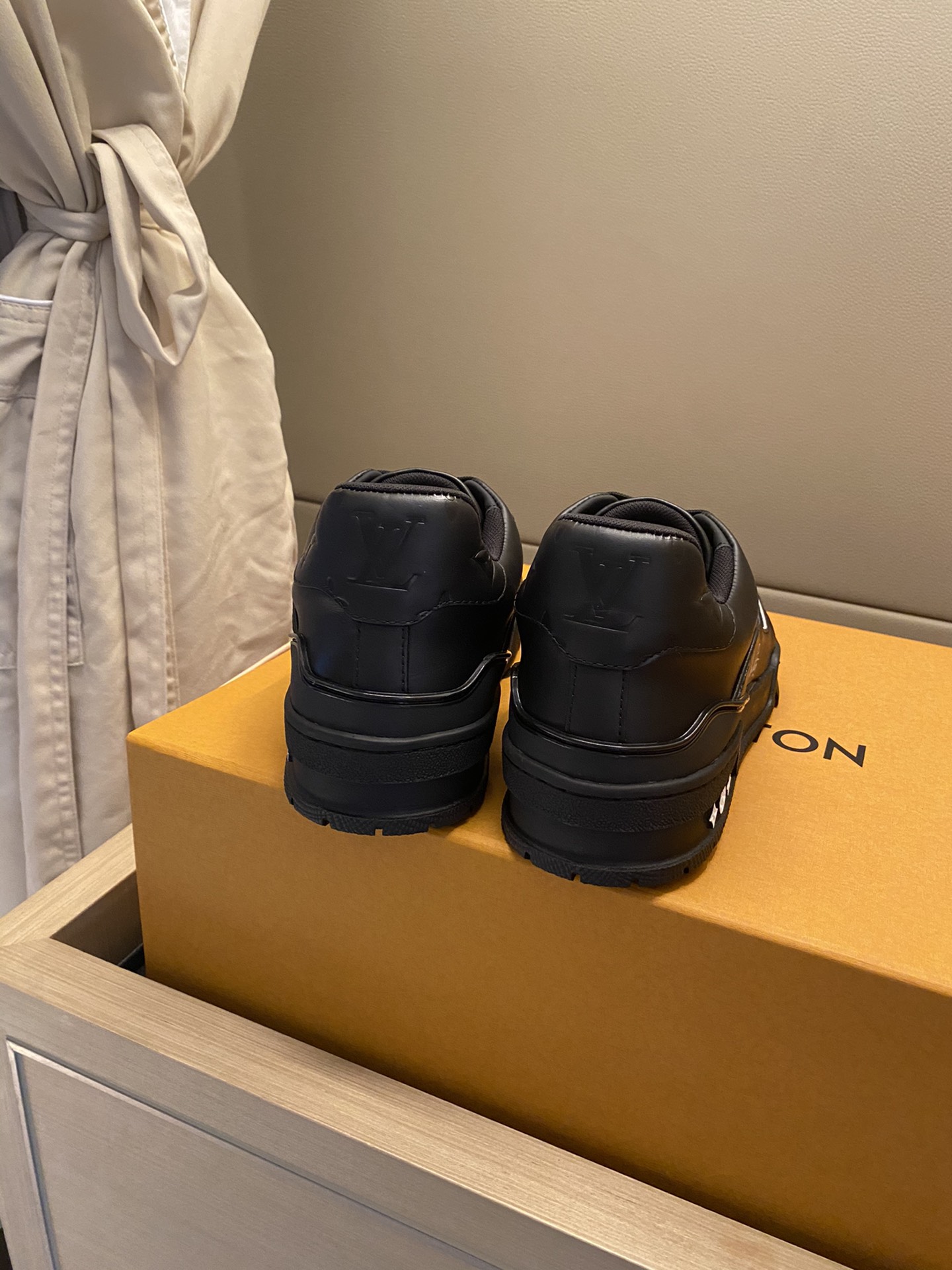 Louis Vuitton LV TRAINERS SNEAKER 9 - vstockx