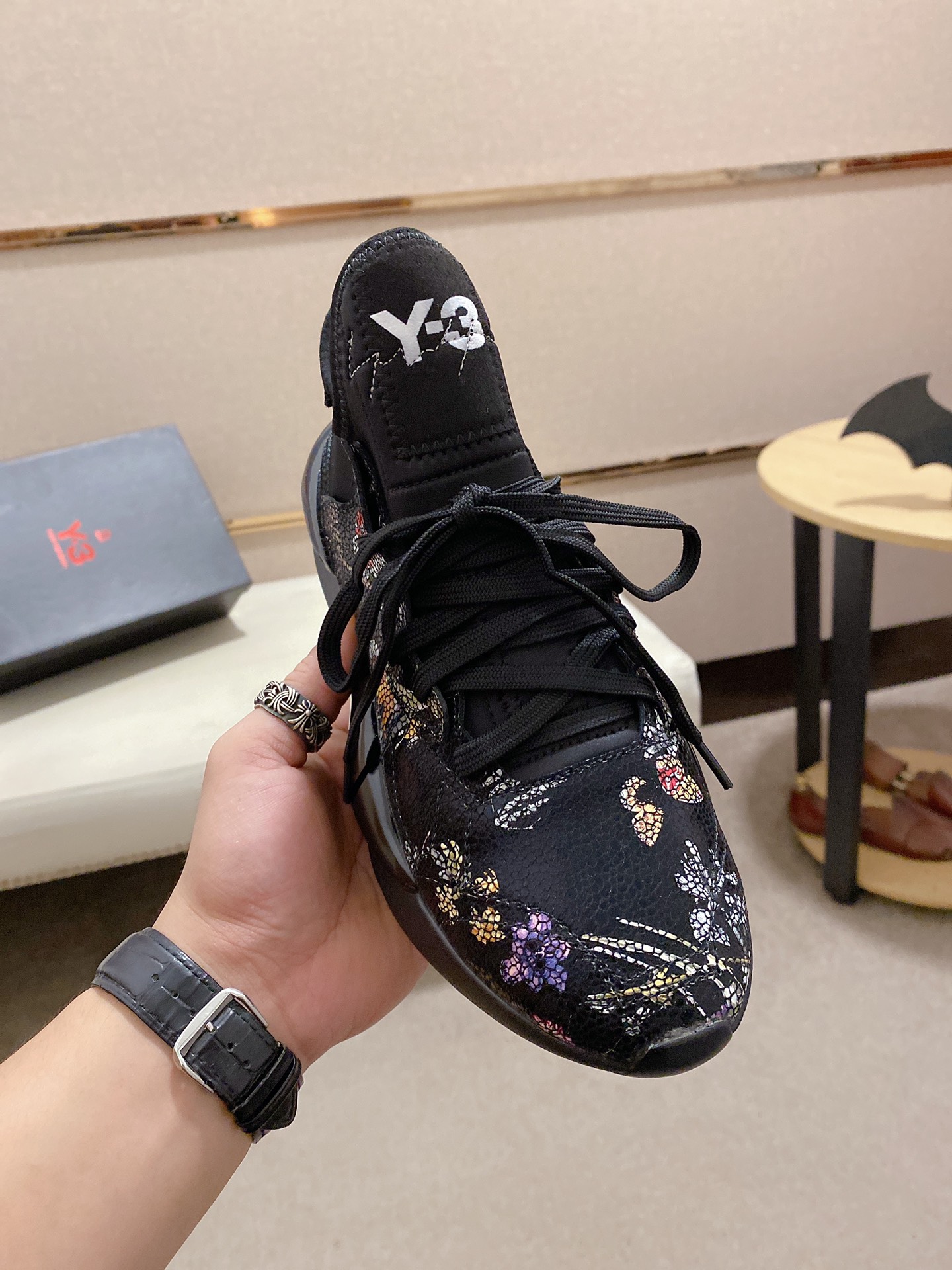 Y-3 Kaiwa Lace-Up Sneakers 16 - vstockx