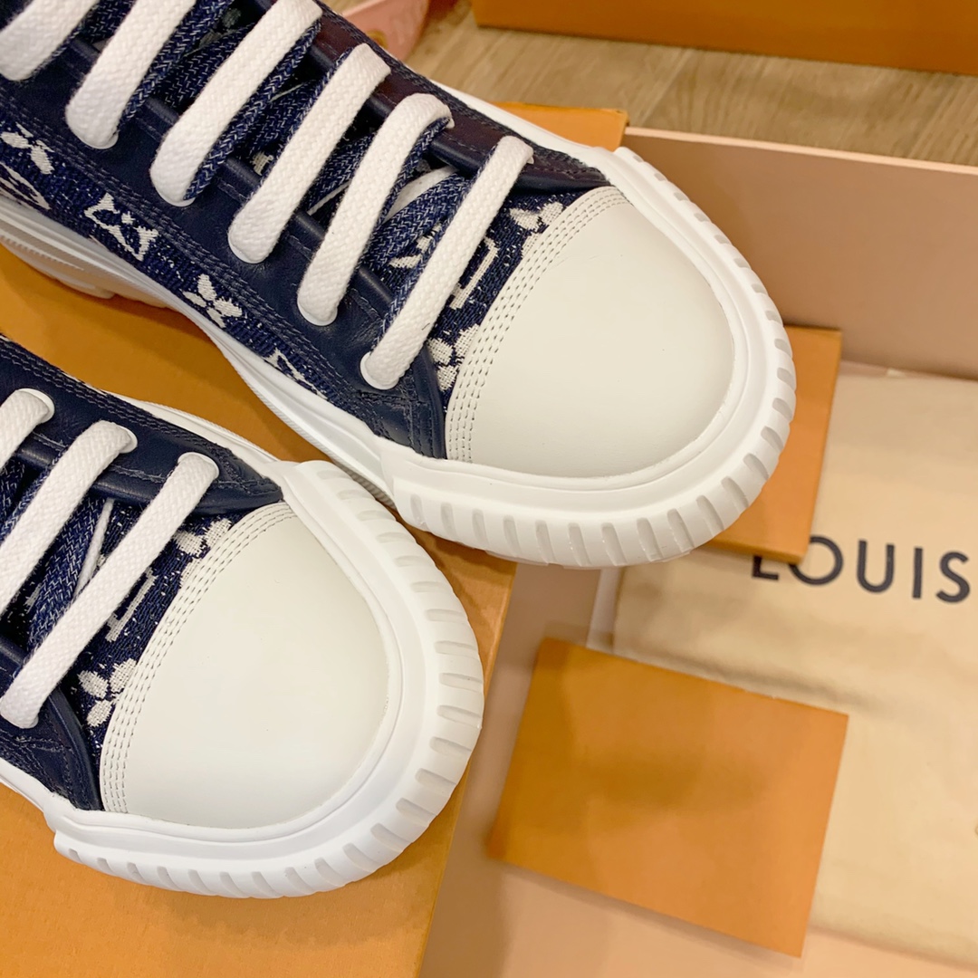 Louis Vuitton LV SQUAD TRAINER BOOTS 5 - vstockx